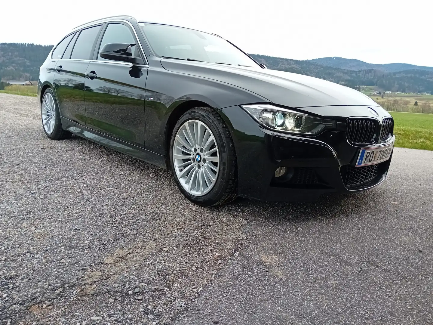 BMW 320 320d xDrive Touring Österreich-Paket Aut. Schwarz - 1