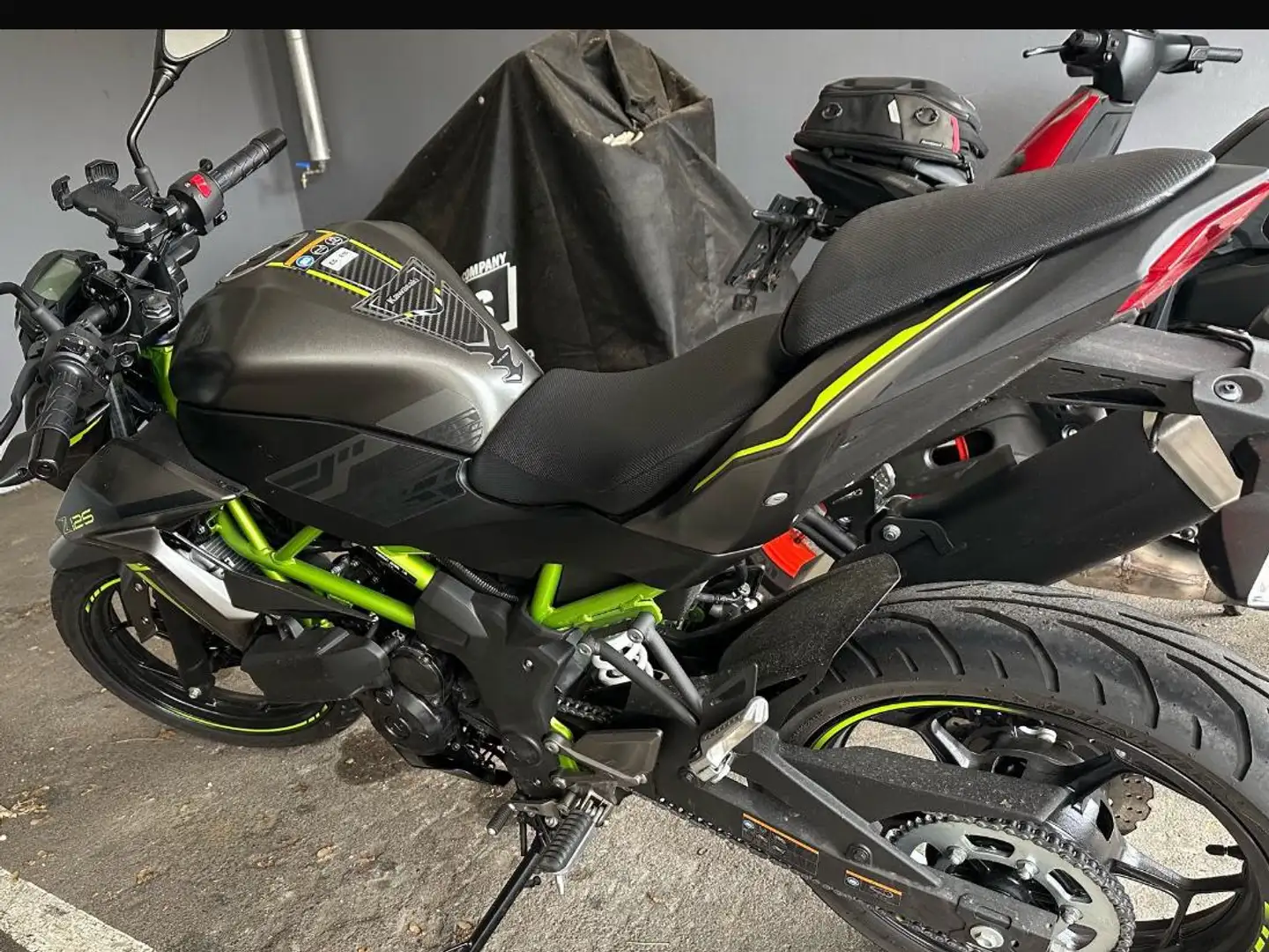 Kawasaki Z 125 Gri - 1