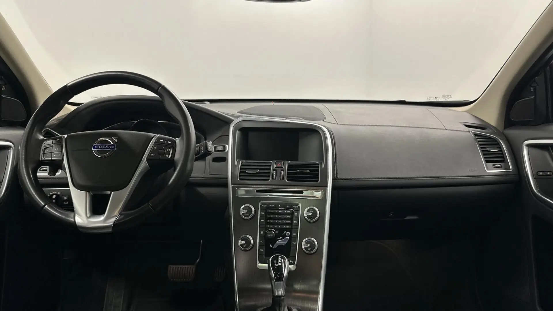 Volvo XC60 3.0 T6 Kinetic NAVI CAMERA ECC 49000 KM PANO. Gris - 2