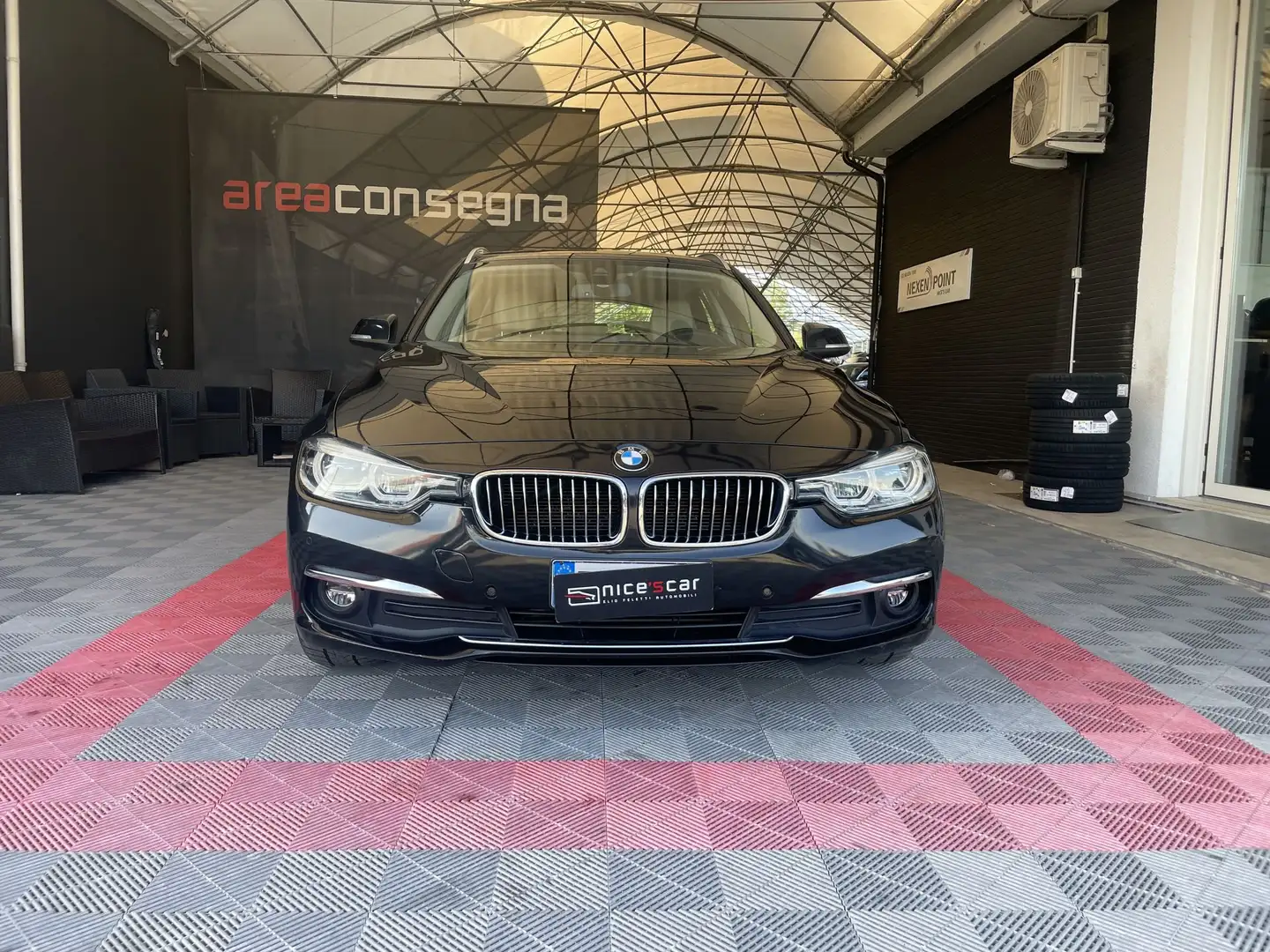 BMW 320 320d xDrive  Luxury Schwarz - 2