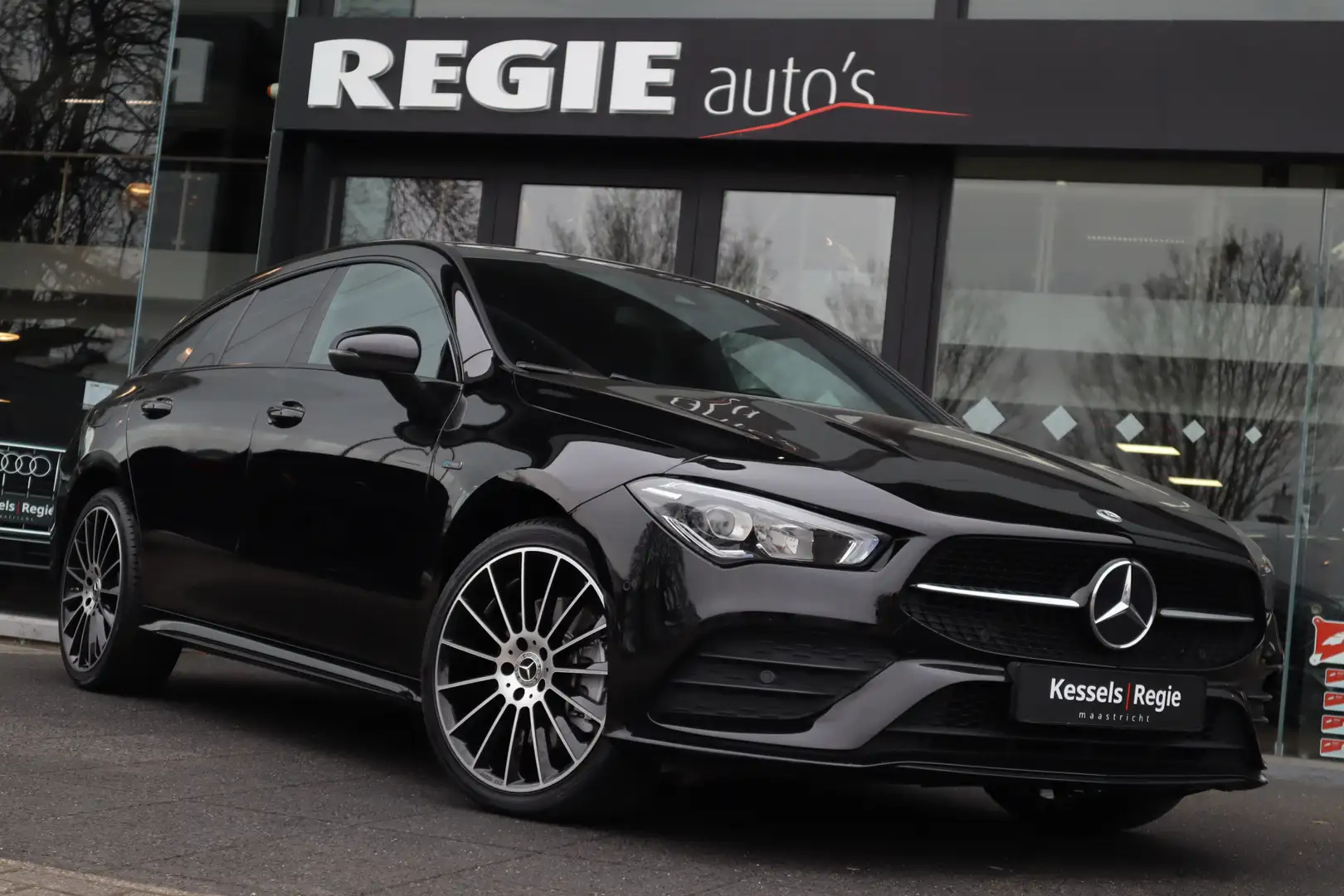 Mercedes-Benz CLA 250 Shooting Brake e AMG Line Night Navi LED Ambiente Zwart - 1