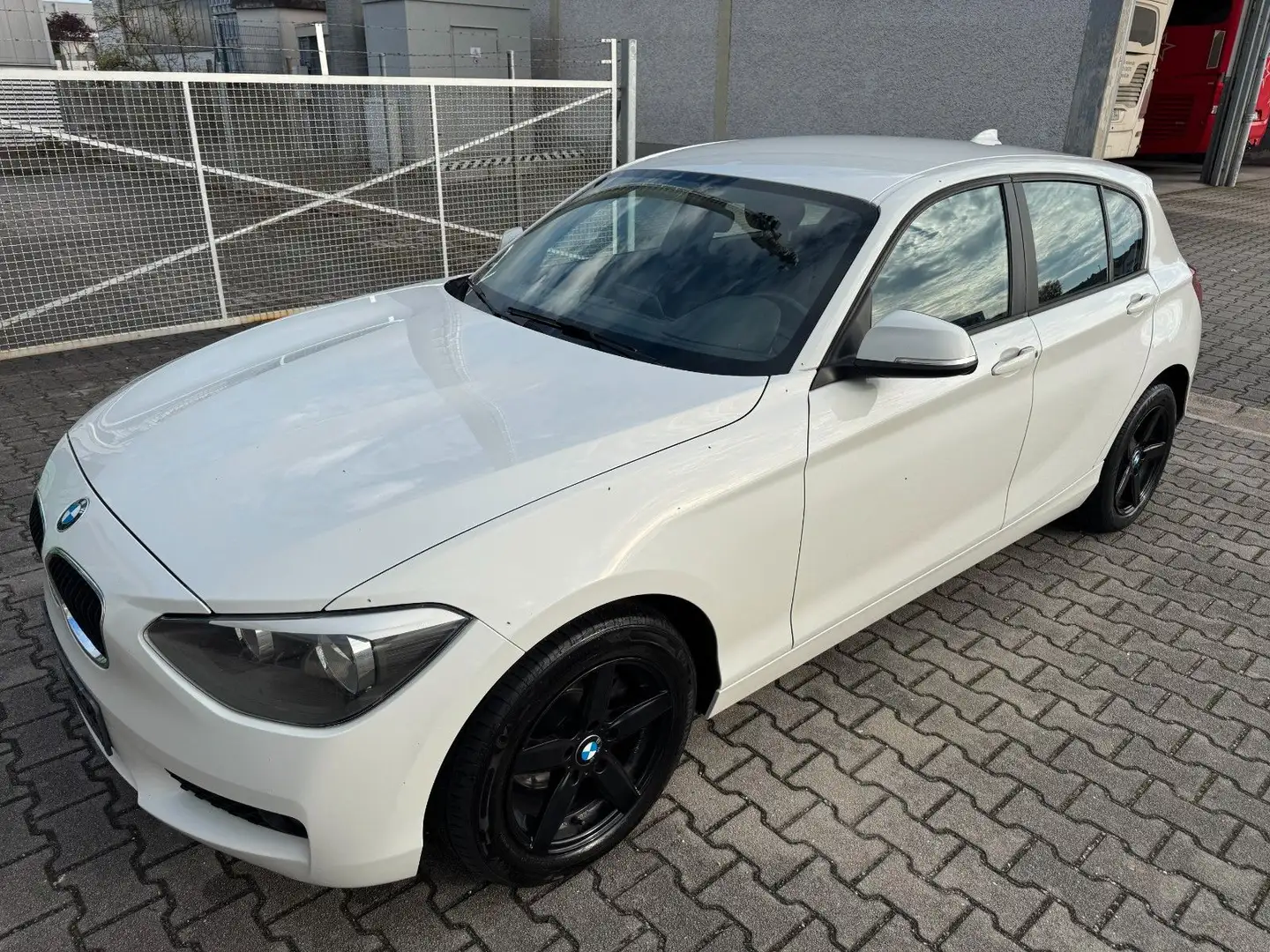 BMW 116 i Weiß - 1