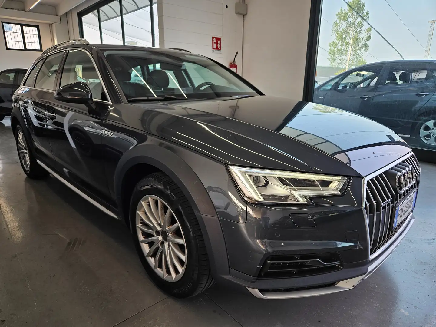 Audi A4 allroad 40 2.0 tdi Business 190cv s-tronic my16 Noir - 1
