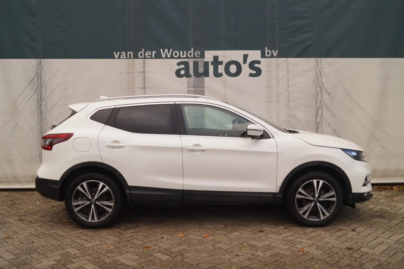 Nissan Qashqai 1.3 DIG-T 140pk N-Connecta -PANO-ECC-CAM-TREKHAAK- Weiß - 2