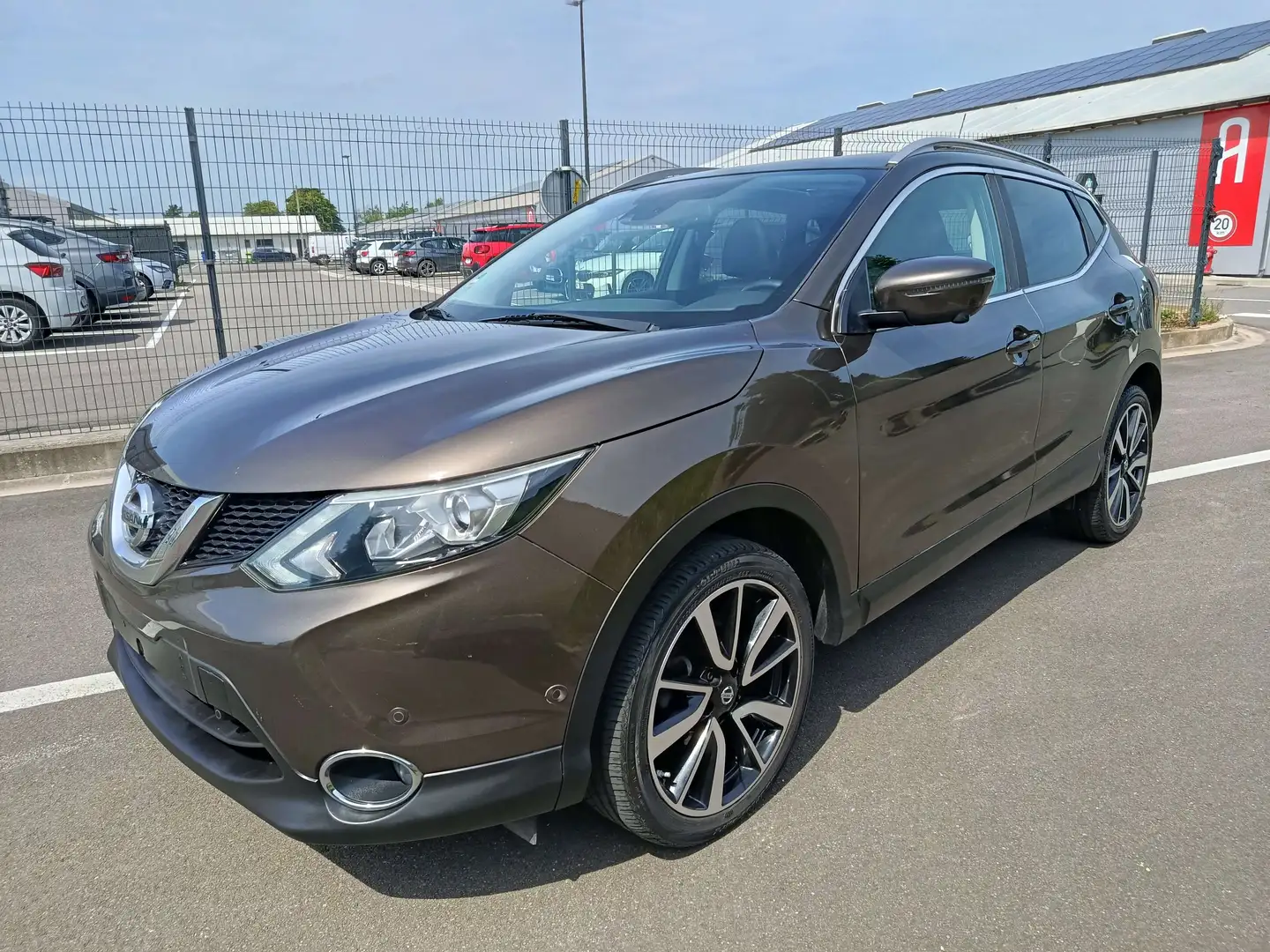 Nissan Qashqai 1.2 DIG-T 2WD Visia Braun - 1