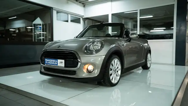 MINI Cooper Cabrio Leder Navi Tempomat Klima uvm.