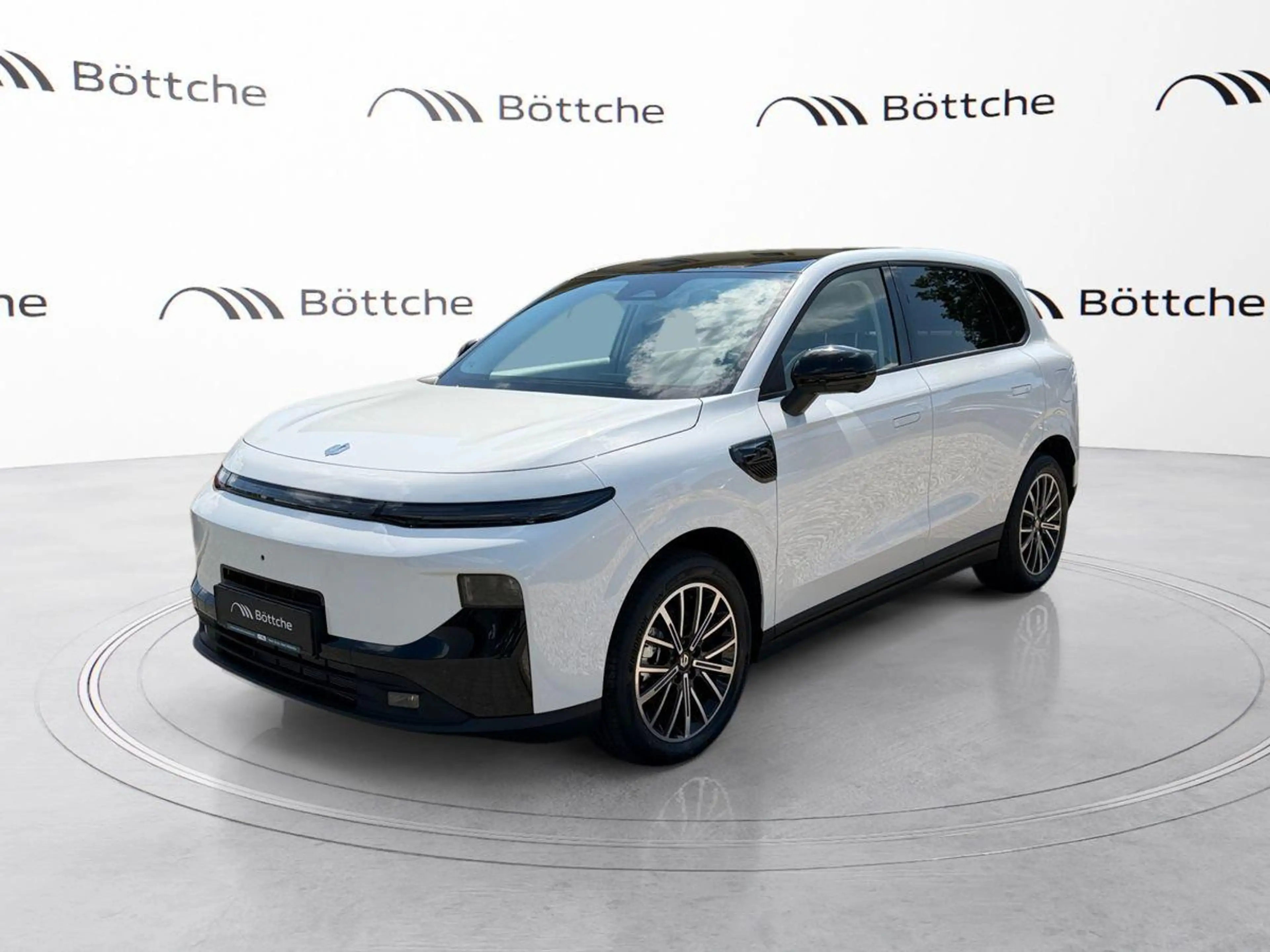 Leapmotor B10 REEV Hybrid EV Design - ACC/PANO/NAVI/360° — photo 2