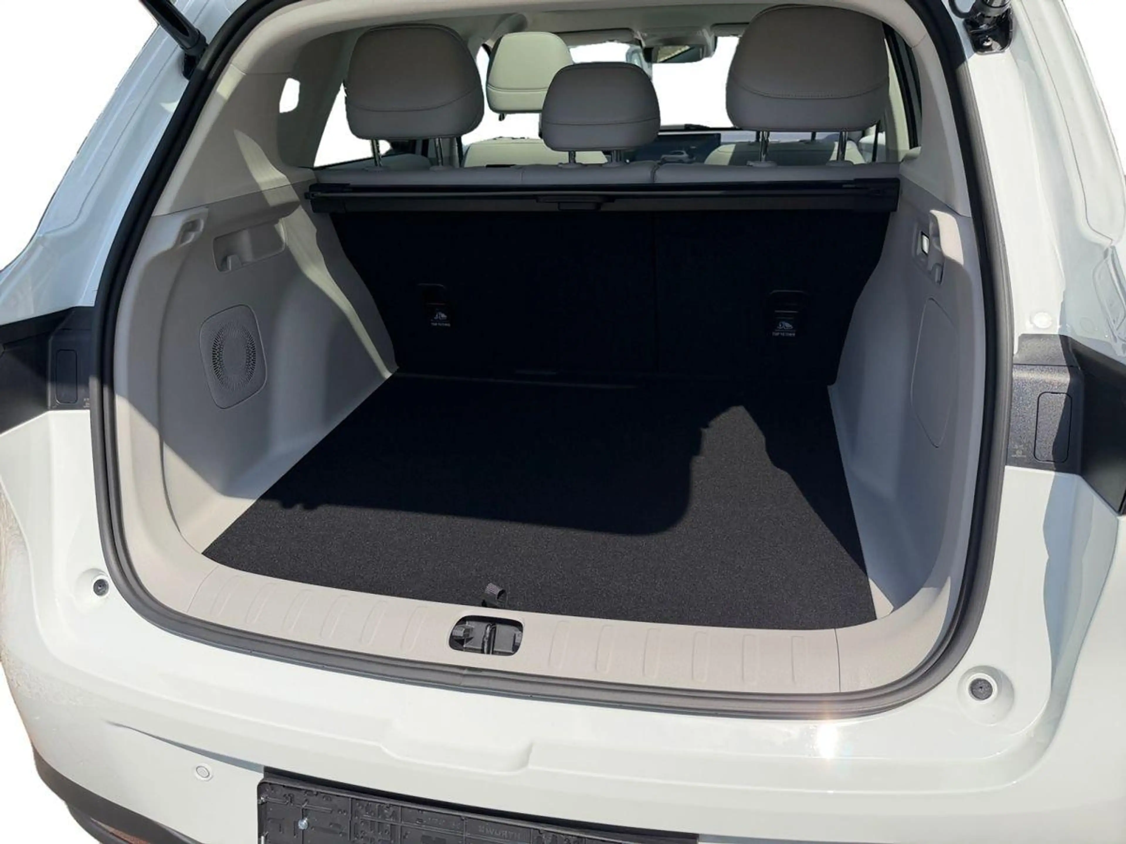 Leapmotor B10 REEV Hybrid EV Design - ACC/PANO/NAVI/360° — photo 6