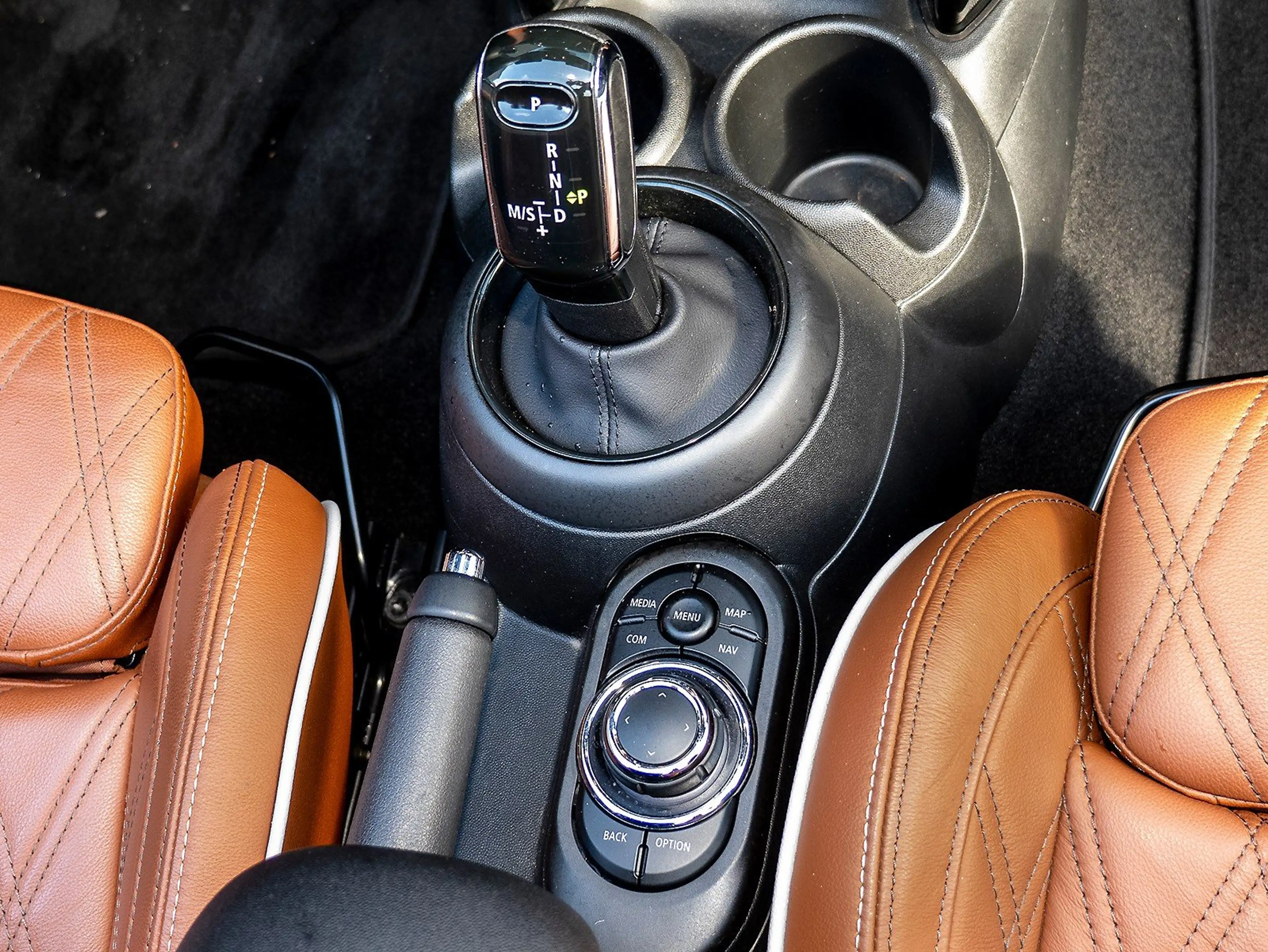 MINI Cooper S Cabrio Cooper S Cab. HUD K/Ksound Leder LED Cam 1VB DAB — photo 13