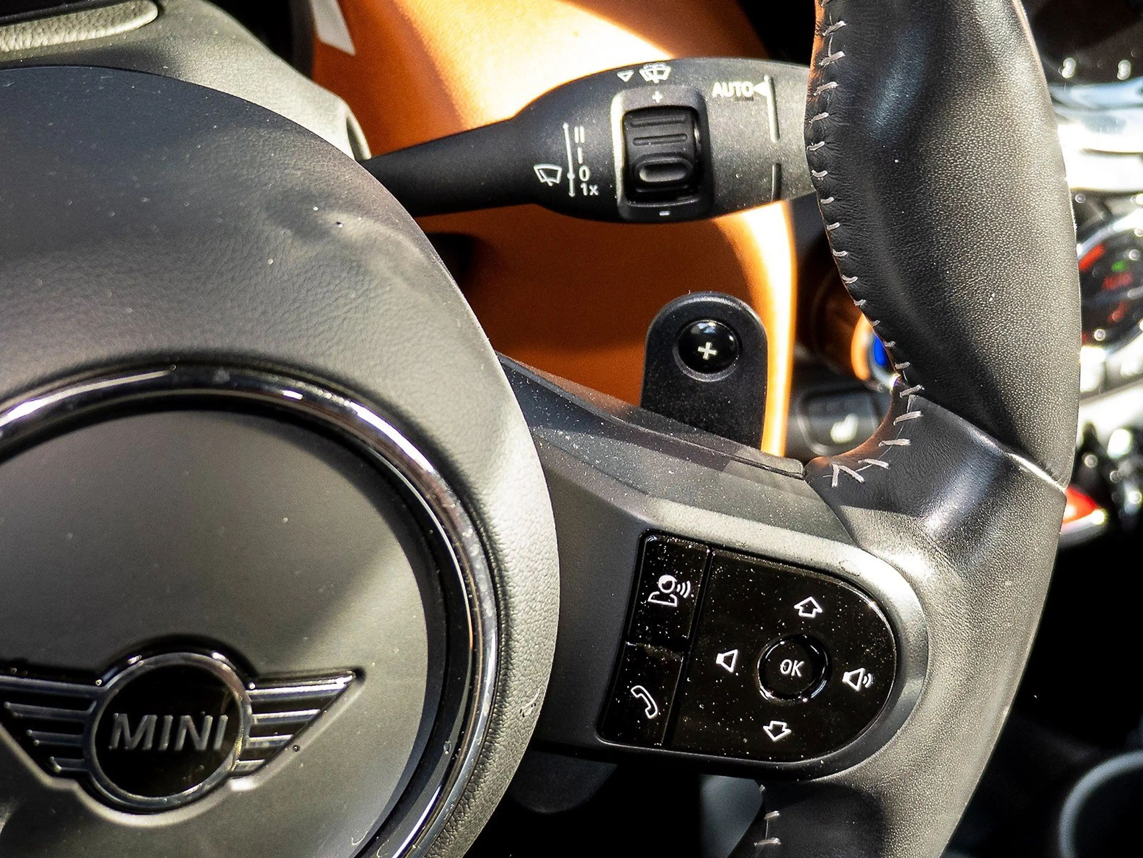 MINI Cooper S Cabrio Cooper S Cab. HUD K/Ksound Leder LED Cam 1VB DAB — photo 15