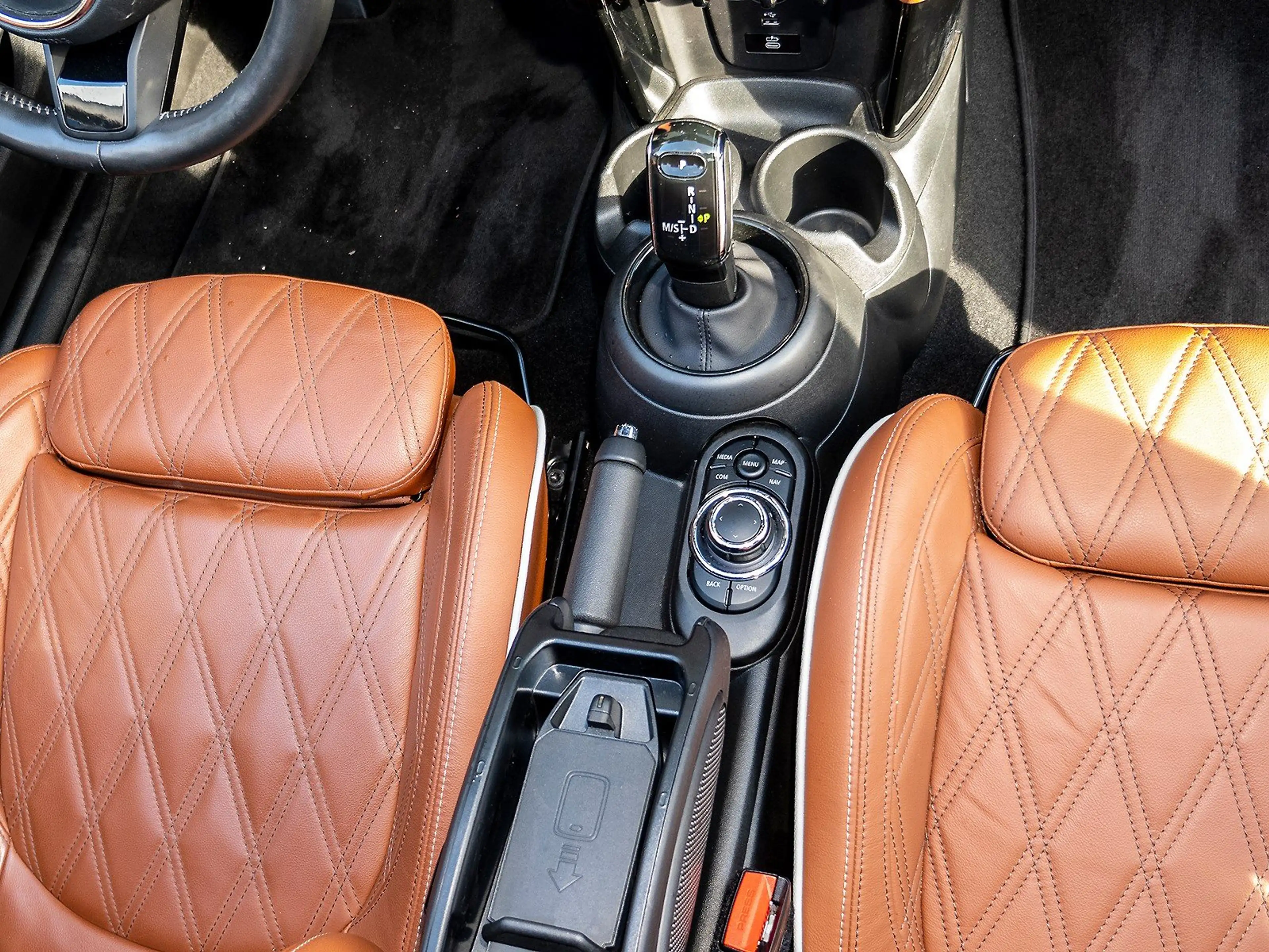 MINI Cooper S Cabrio Cooper S Cab. HUD K/Ksound Leder LED Cam 1VB DAB — photo 11