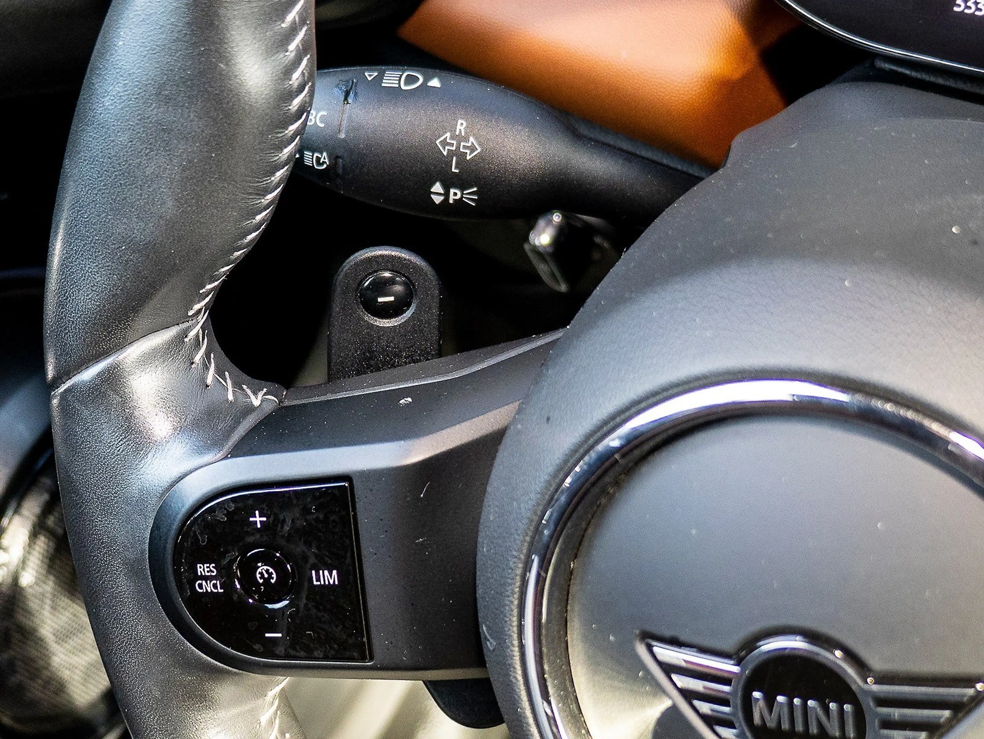 MINI Cooper S Cabrio Cooper S Cab. HUD K/Ksound Leder LED Cam 1VB DAB — photo 14