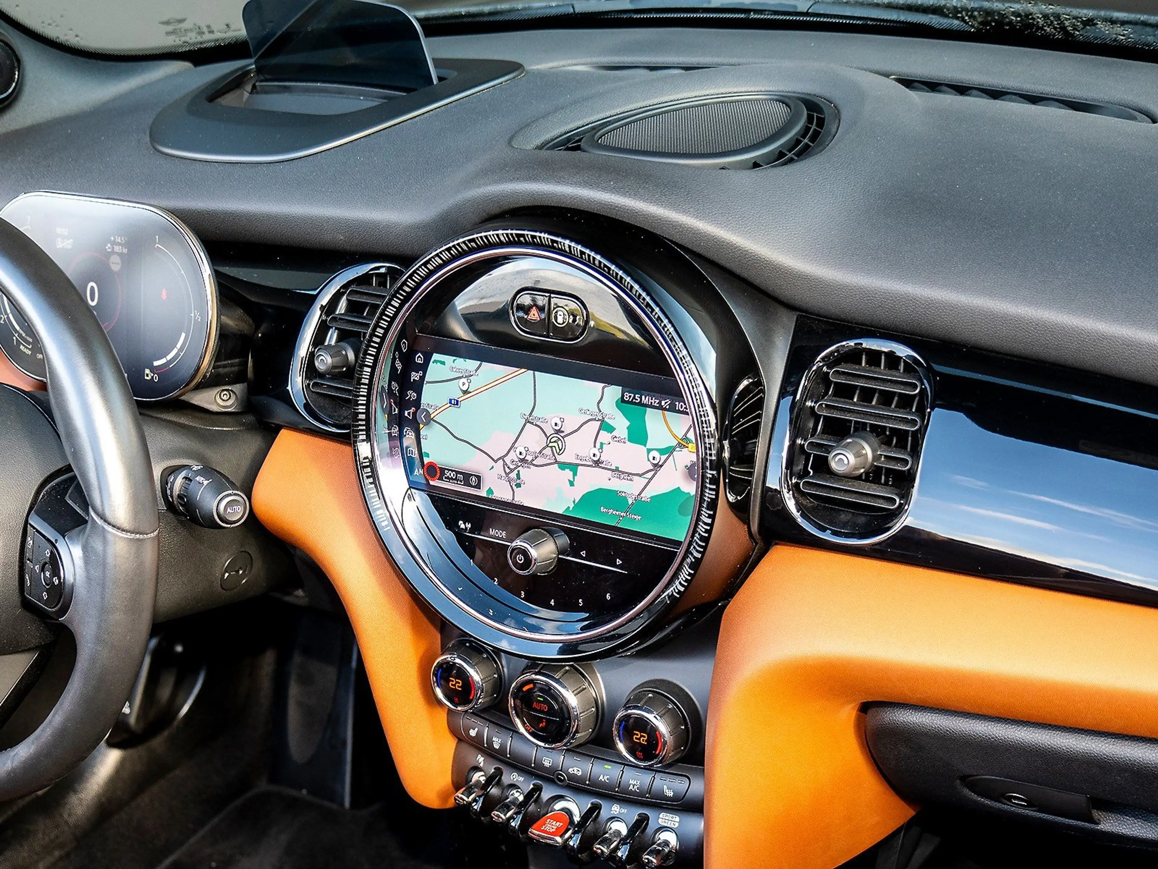 MINI Cooper S Cabrio Cooper S Cab. HUD K/Ksound Leder LED Cam 1VB DAB — photo 9