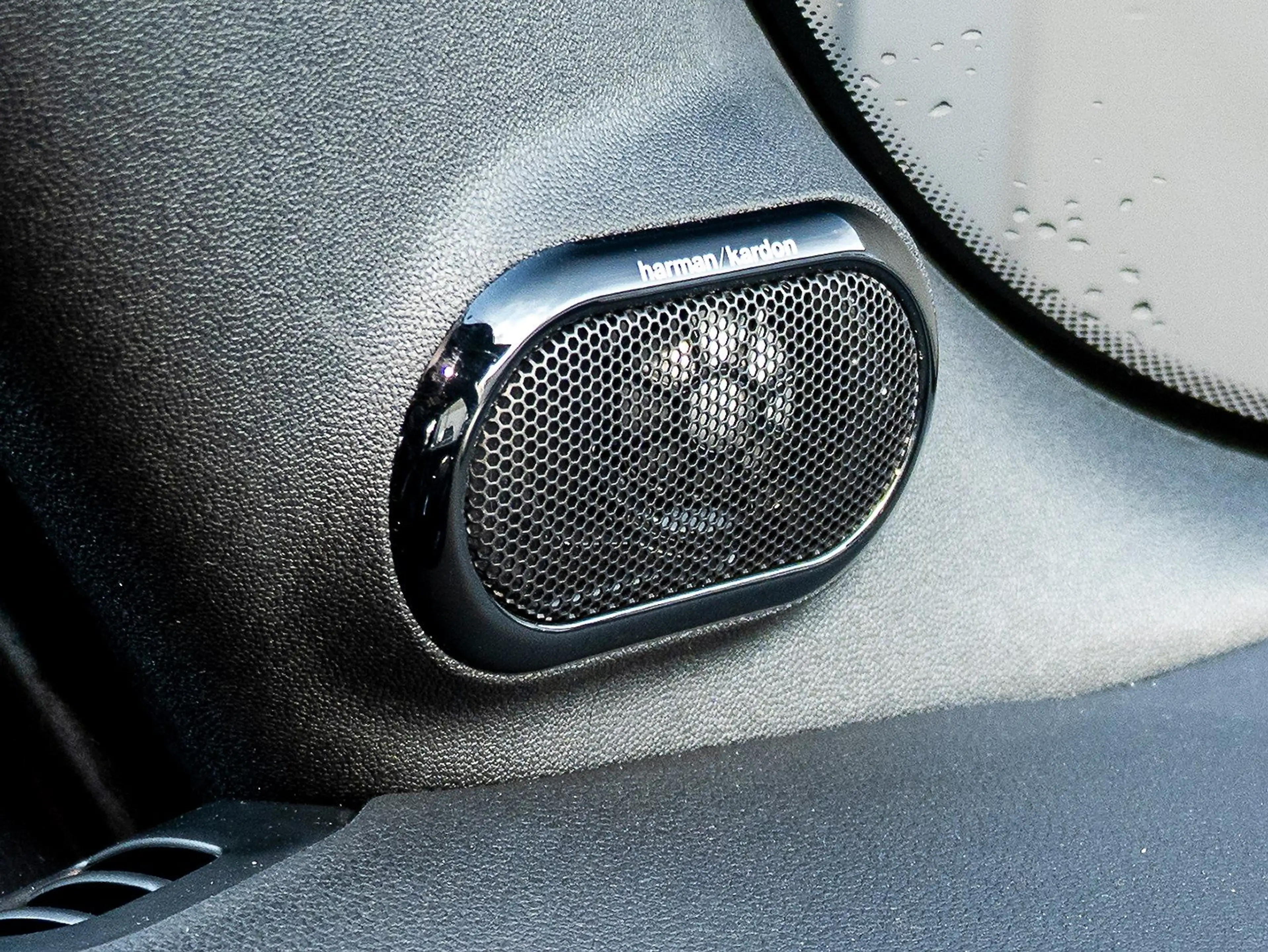 MINI Cooper S Cabrio Cooper S Cab. HUD K/Ksound Leder LED Cam 1VB DAB — photo 17
