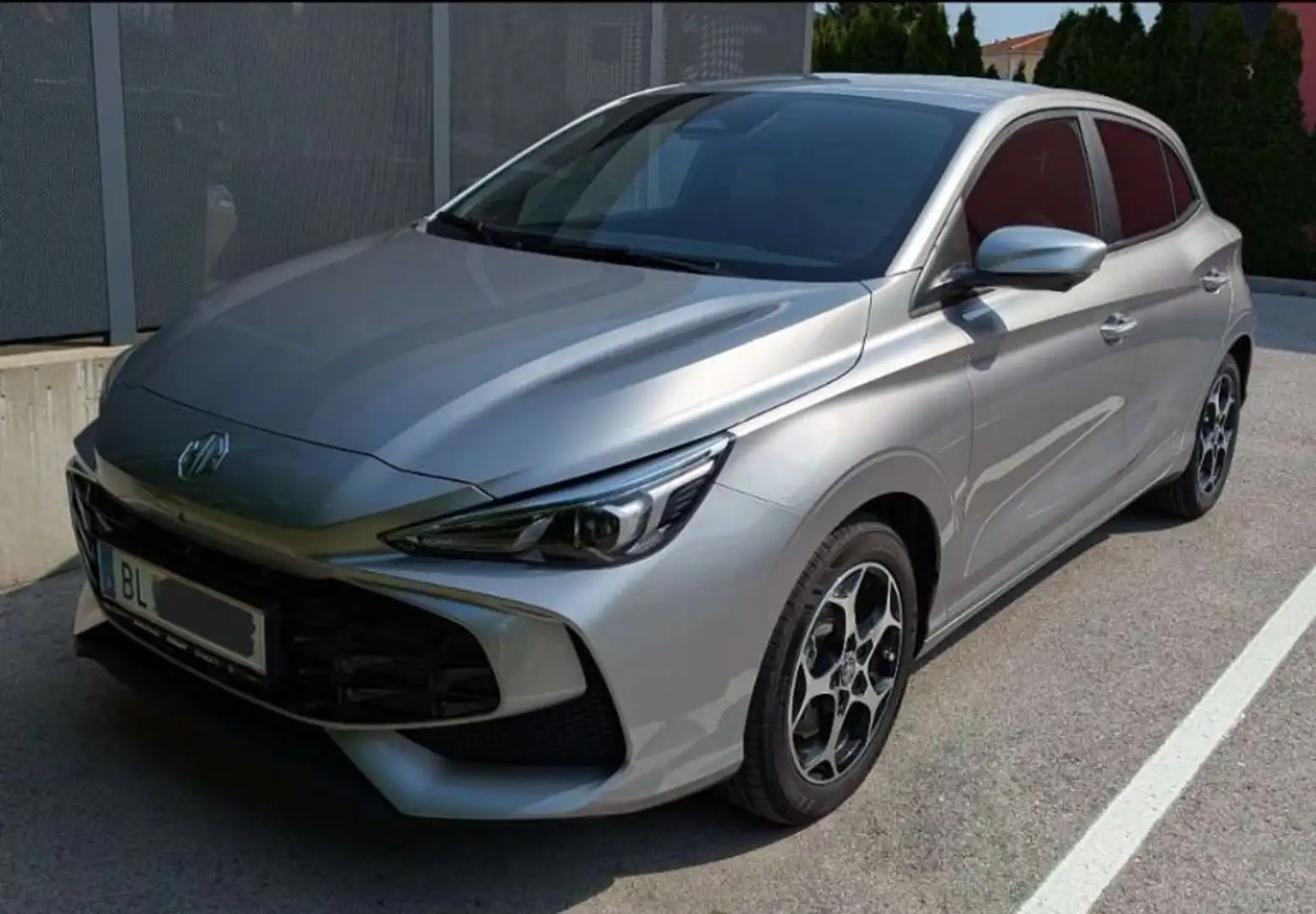 MG MG3 Luxury Hybrid+ Srebrny - 1