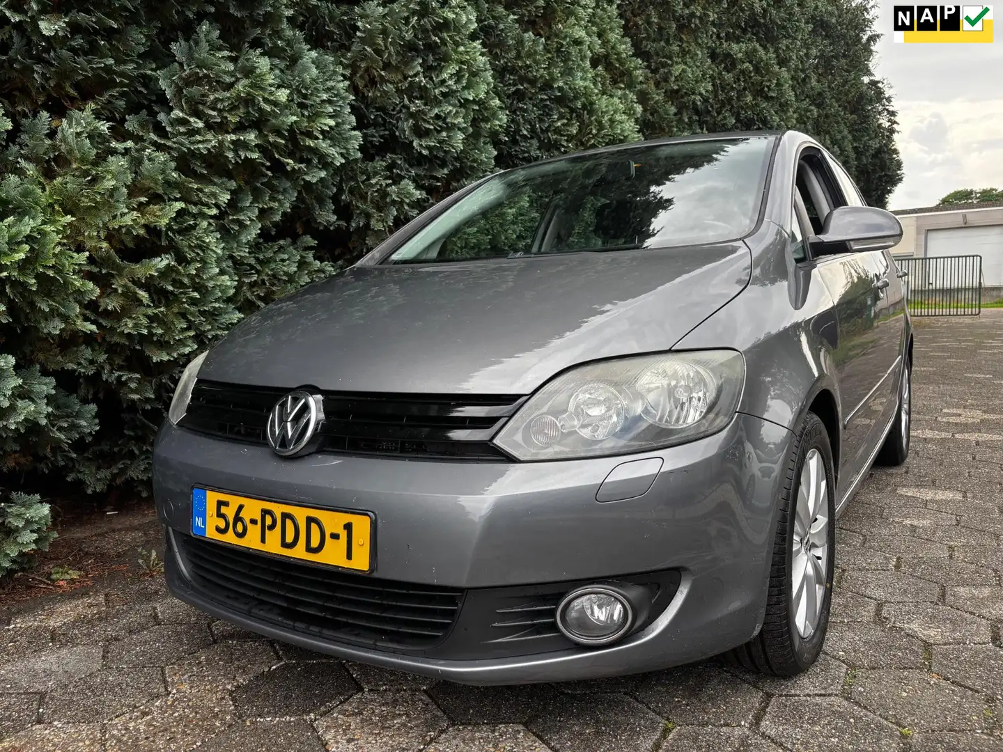Volkswagen Golf Plus 1.2 TSI Tour II BlueMotion Grijs - 1