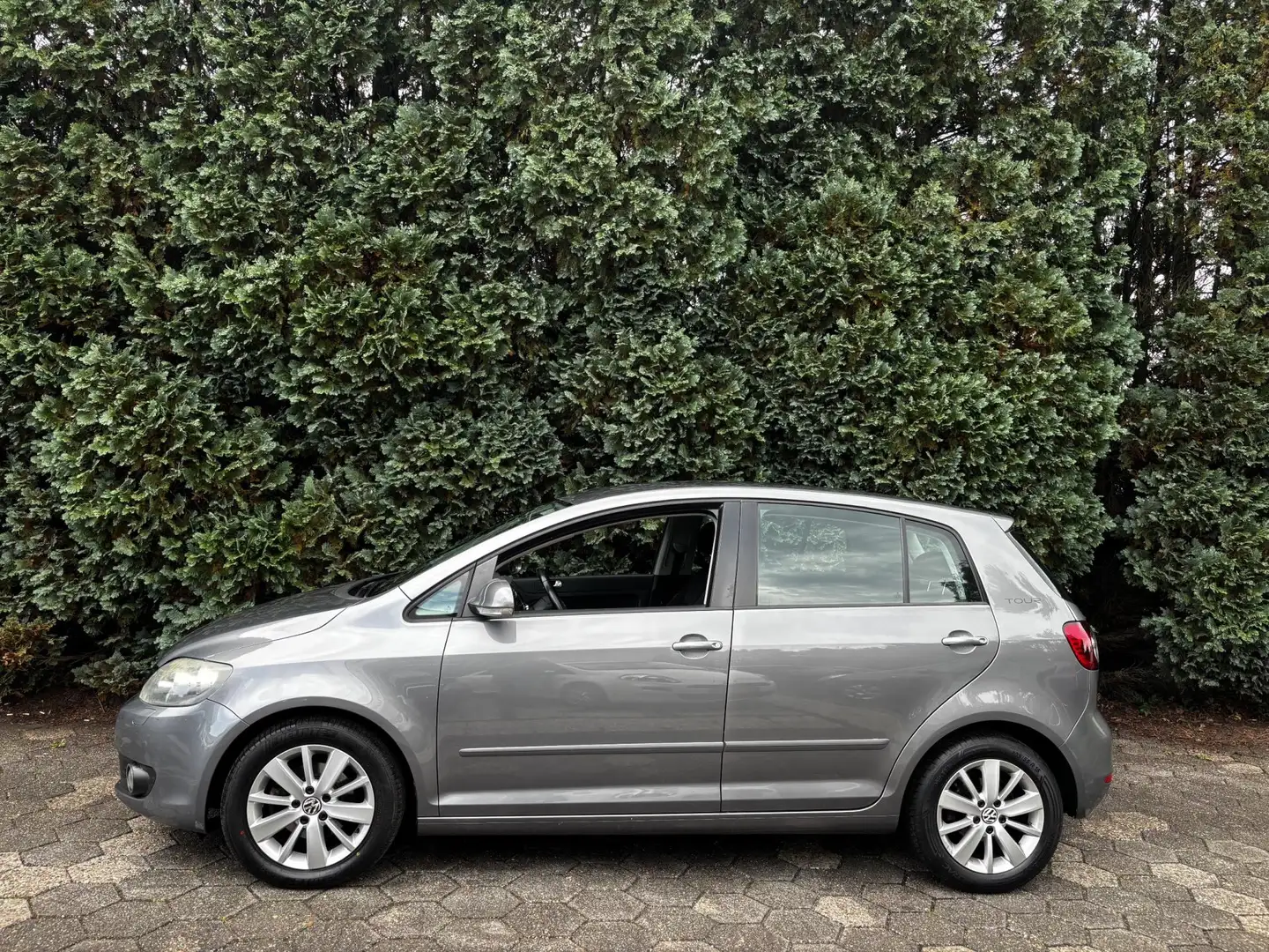 Volkswagen Golf Plus 1.2 TSI Tour II BlueMotion Grijs - 2
