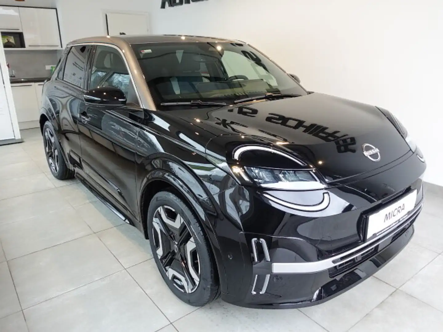 Nissan Micra 52kWh Evolve Aut. Schwarz - 2