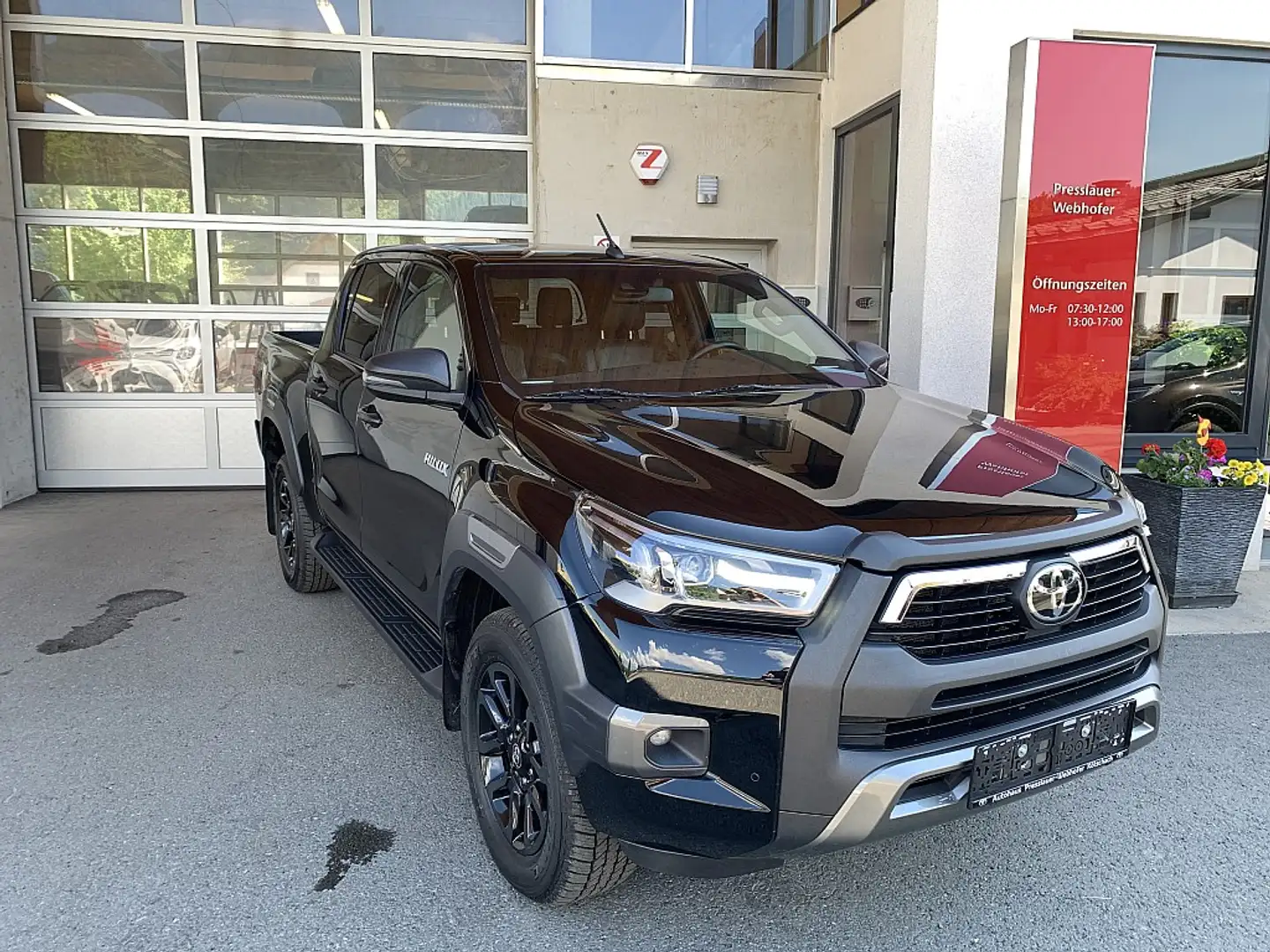 Toyota Hilux DK Invincible 4WD 2,8 D-4D Aut. MHV Zwart - 1
