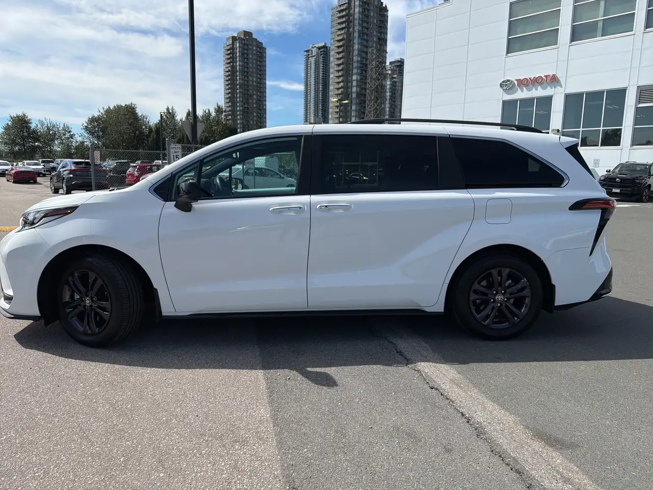 Toyota Sienna photo Toyota Sienna
