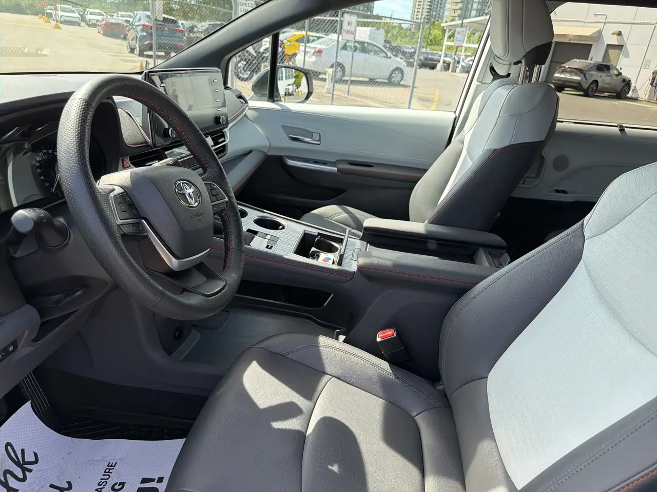 Toyota Sienna photo Toyota Sienna