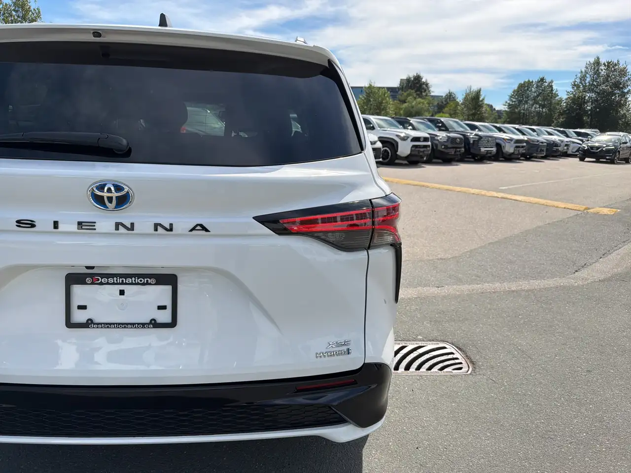 Toyota Sienna photo Toyota Sienna