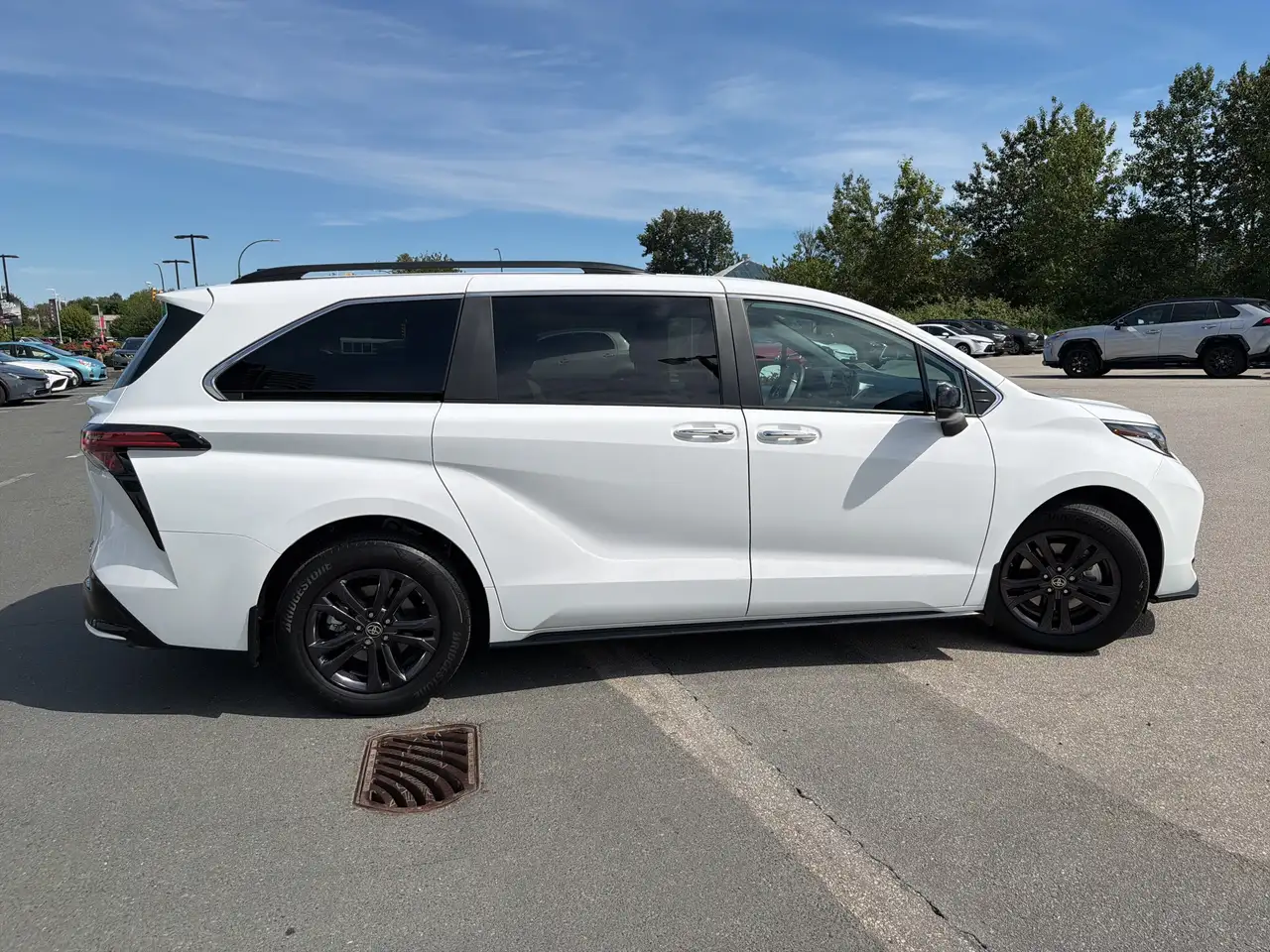 Toyota Sienna photo Toyota Sienna