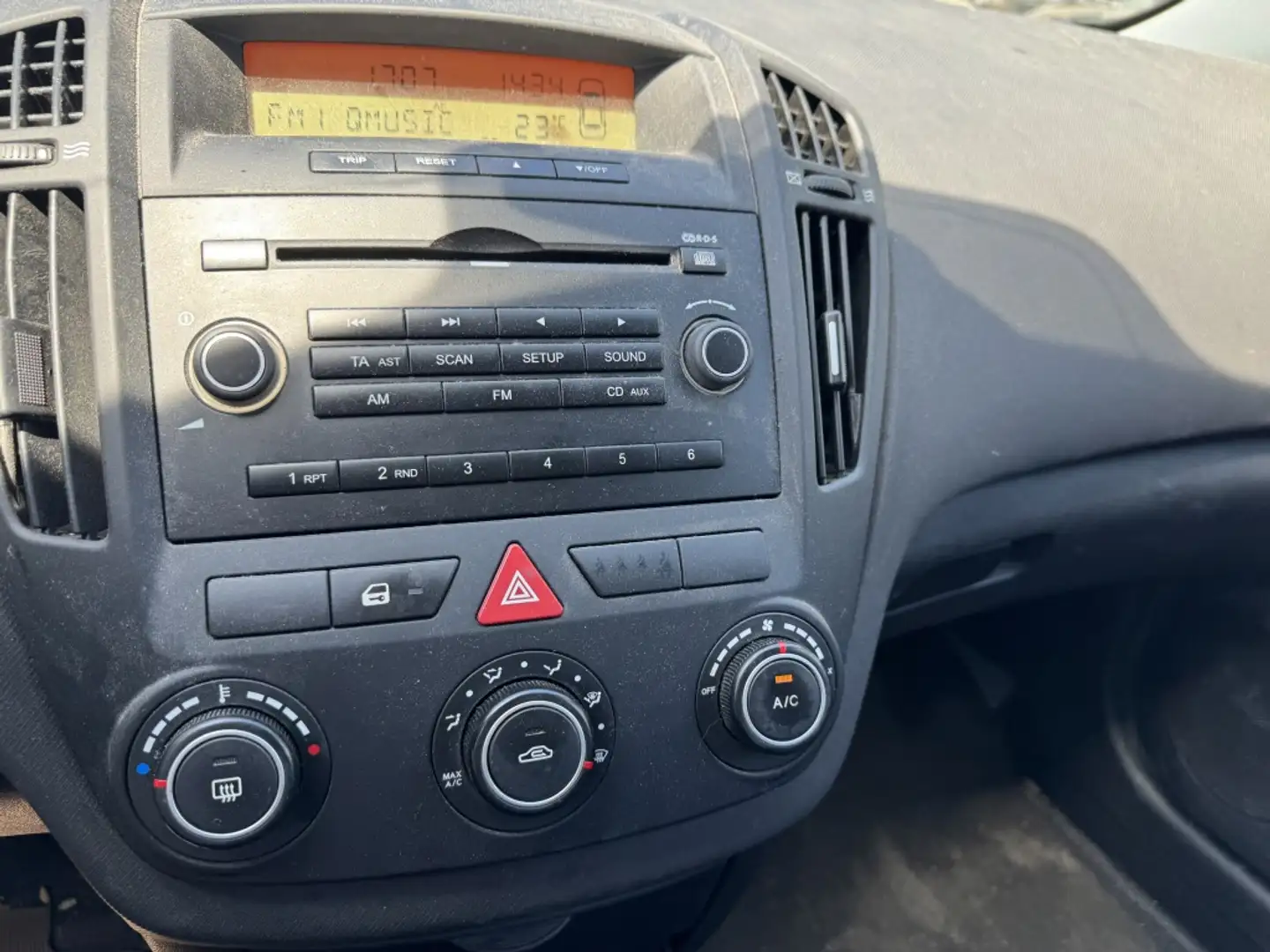 Kia Ceed / cee'd Sporty Wagon 1.6 X-tra Airco EXPORT HANDEL INRUILA Grau - 2