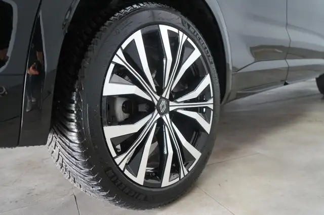 Renault Austral view 12