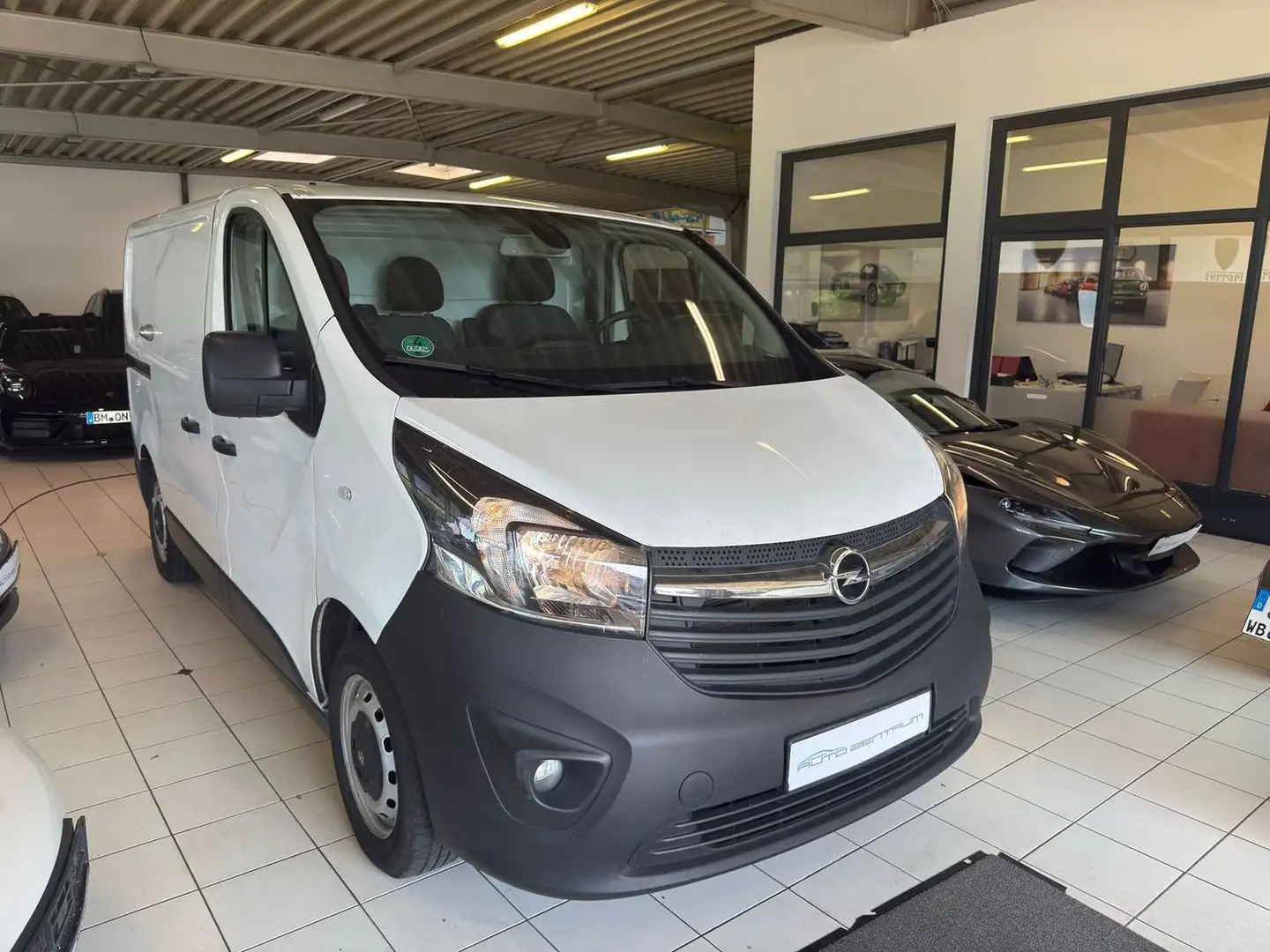 Opel Vivaro Kasten L1H1  2,7t/Kamera/Ausgebaut mit Würth Regal Blanco - 2
