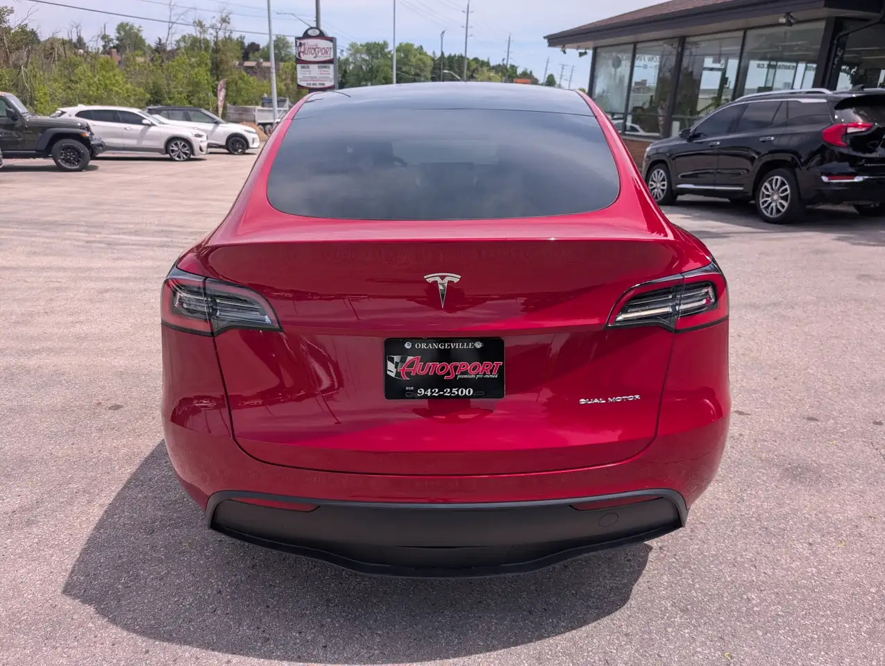 Tesla Model Y снимка Tesla Model Y
