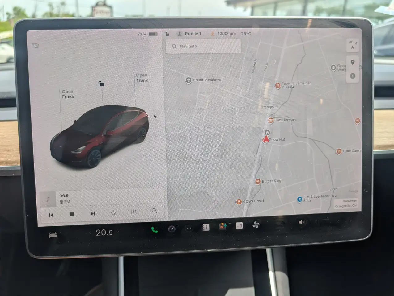 Tesla Model Y снимка Tesla Model Y
