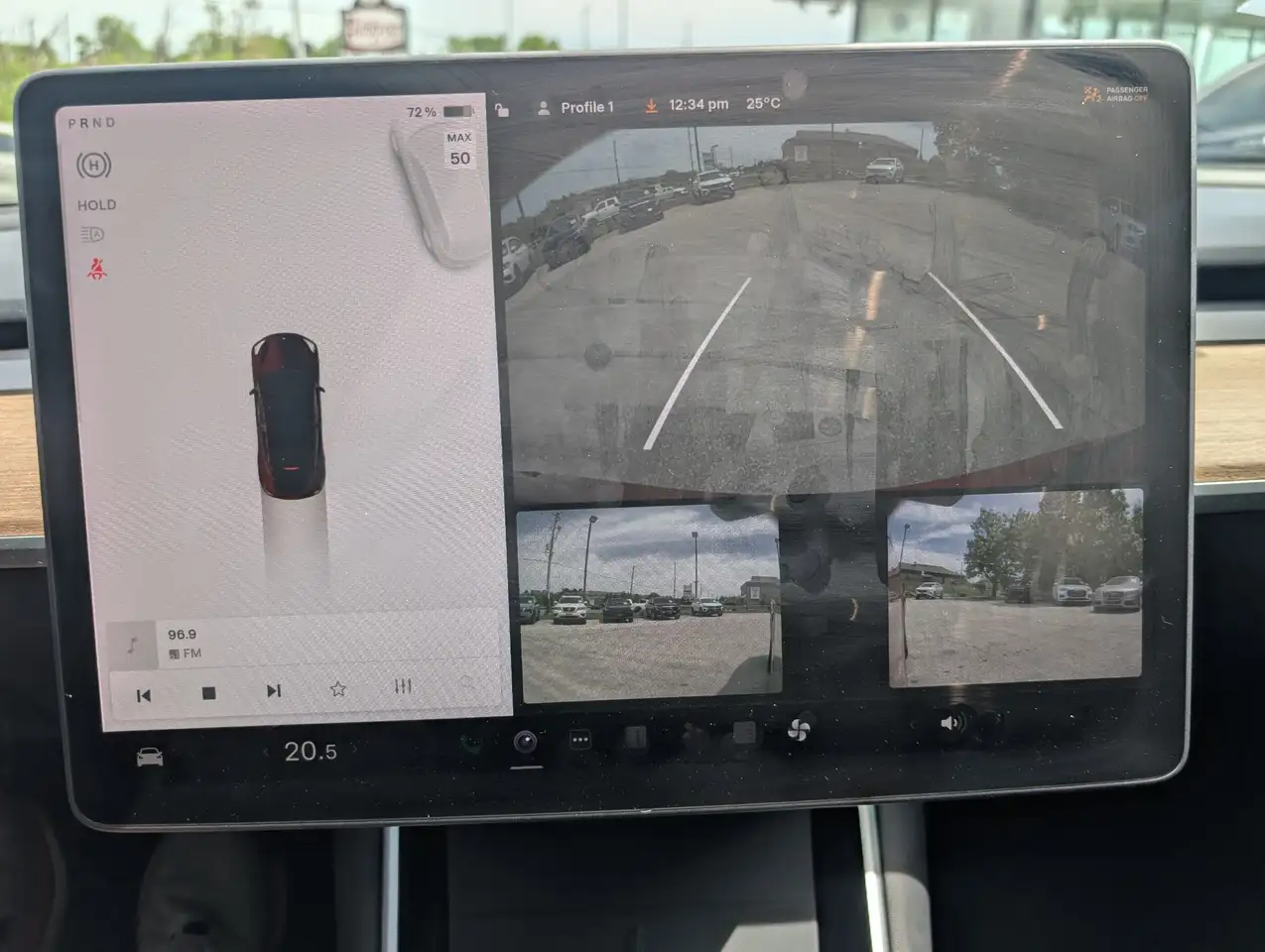 Tesla Model Y снимка Tesla Model Y