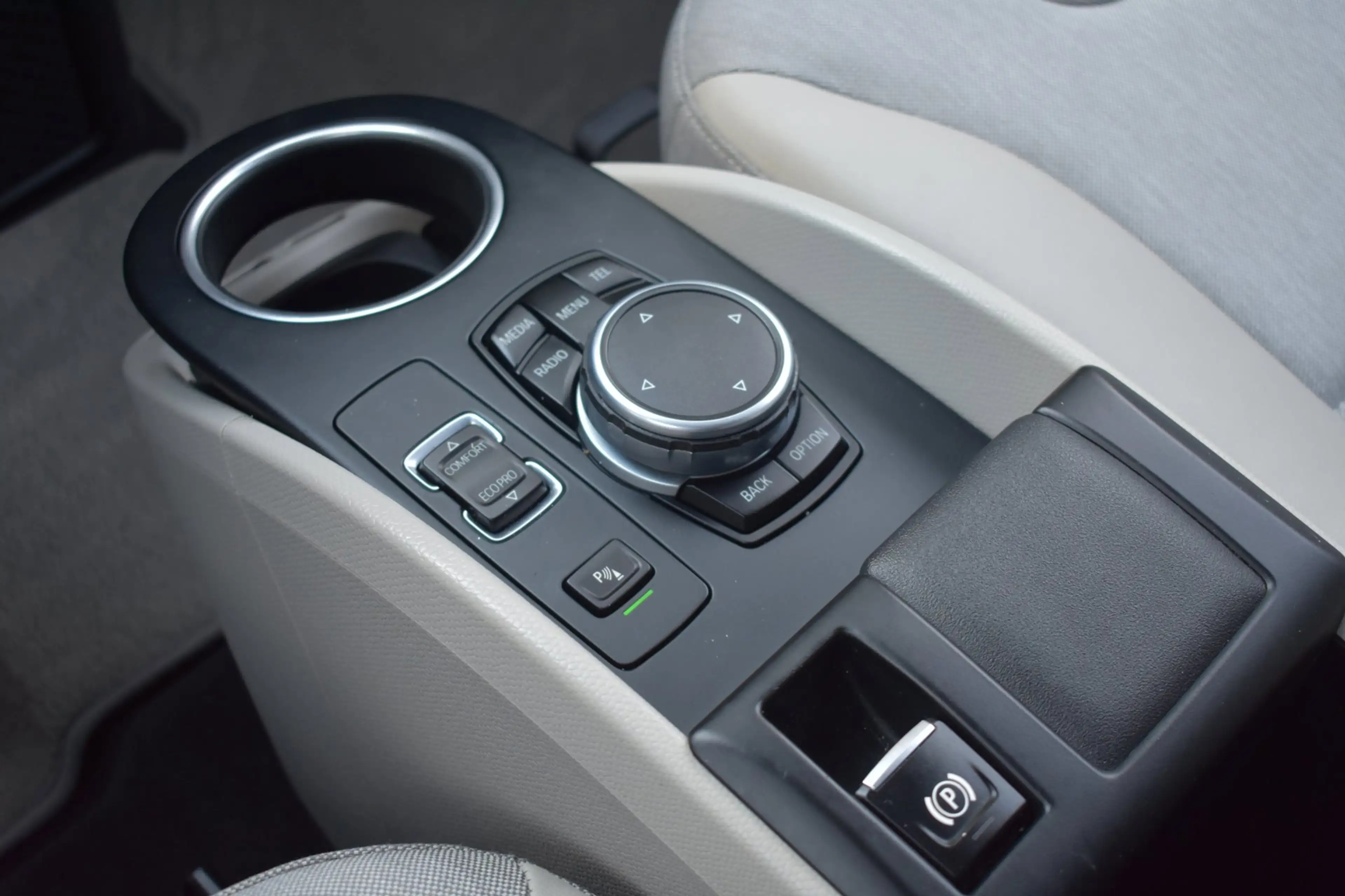 BMW i3 Basis Comfort 22 kWh SOH 75,8% '13 Navi Clima Crui — photo 25
