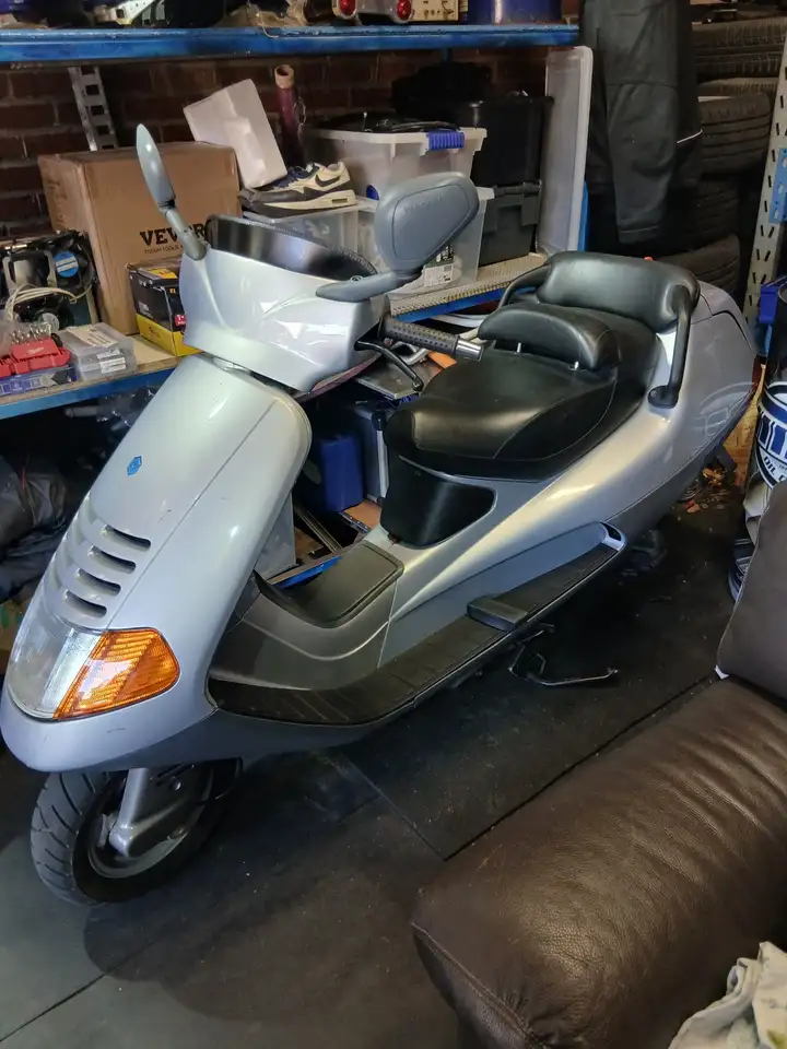 Piaggio Hexagon 125