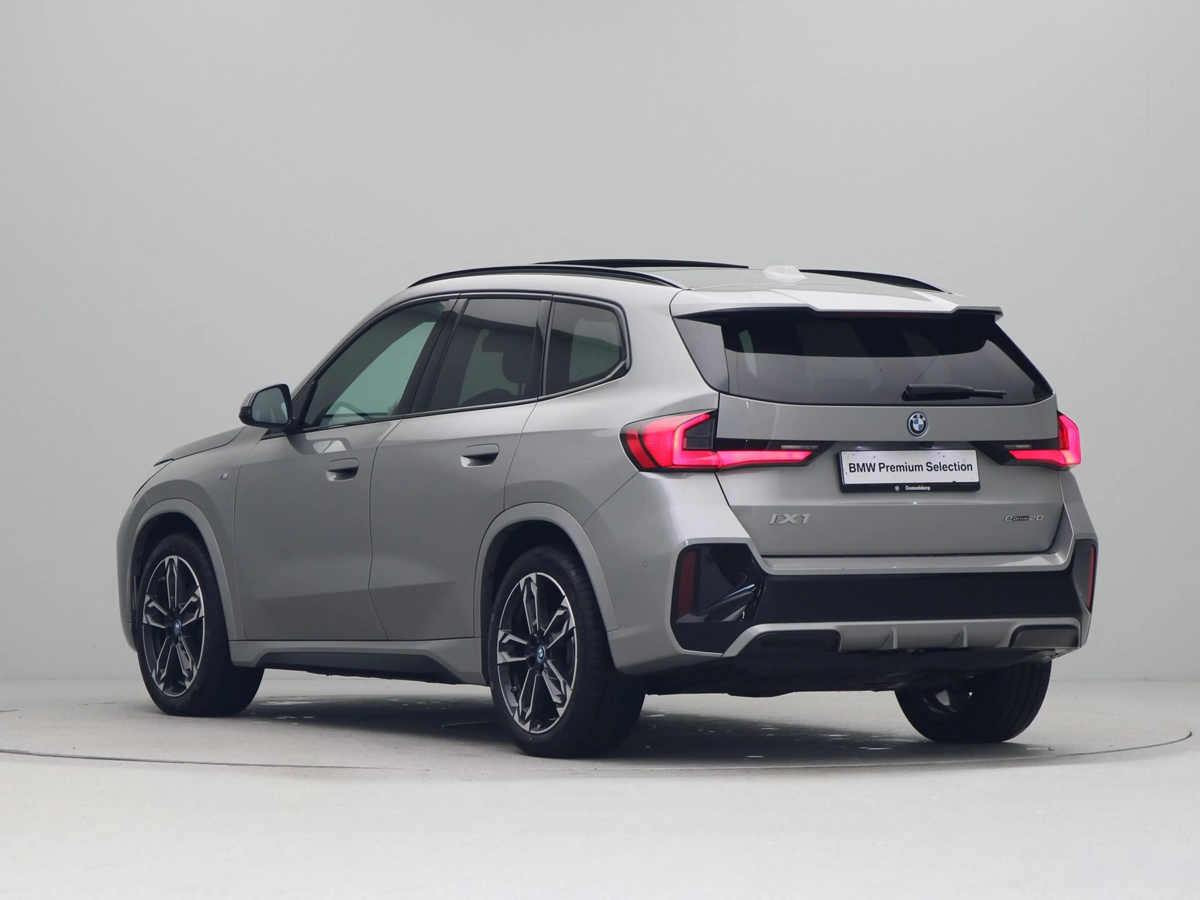 BMW iX1 eDrive20 M Sport Edition — photo 10