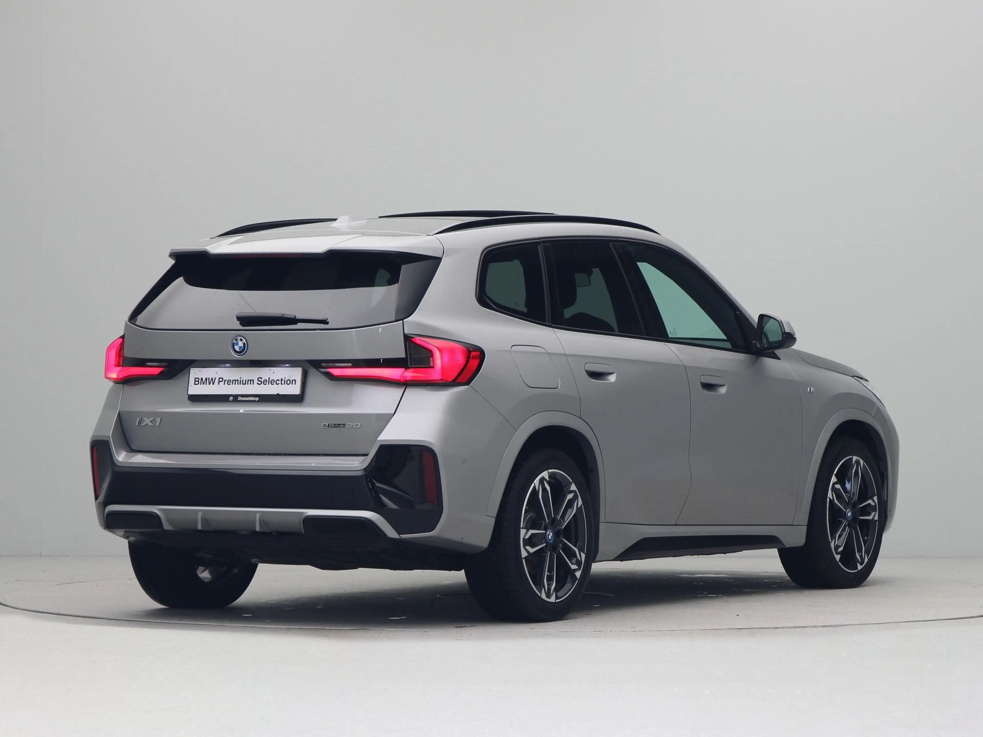 BMW iX1 eDrive20 M Sport Edition — photo 8