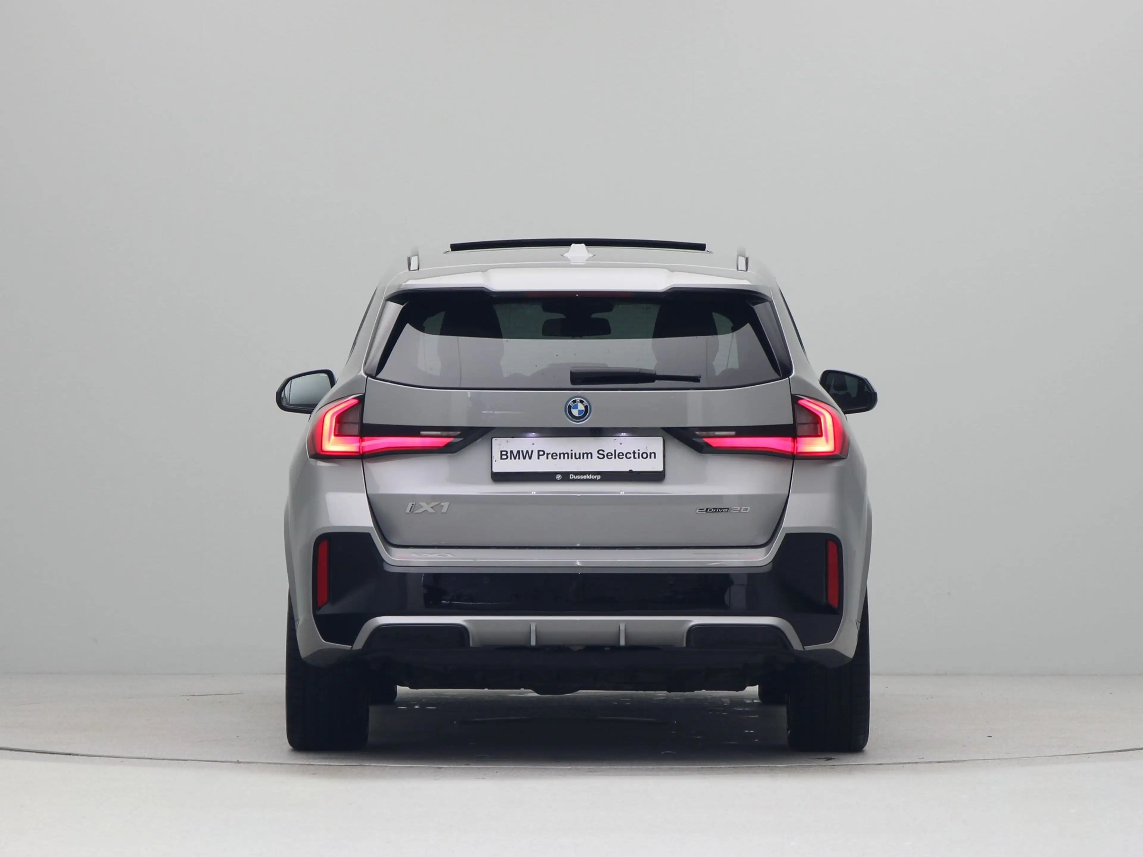BMW iX1 eDrive20 M Sport Edition — photo 9