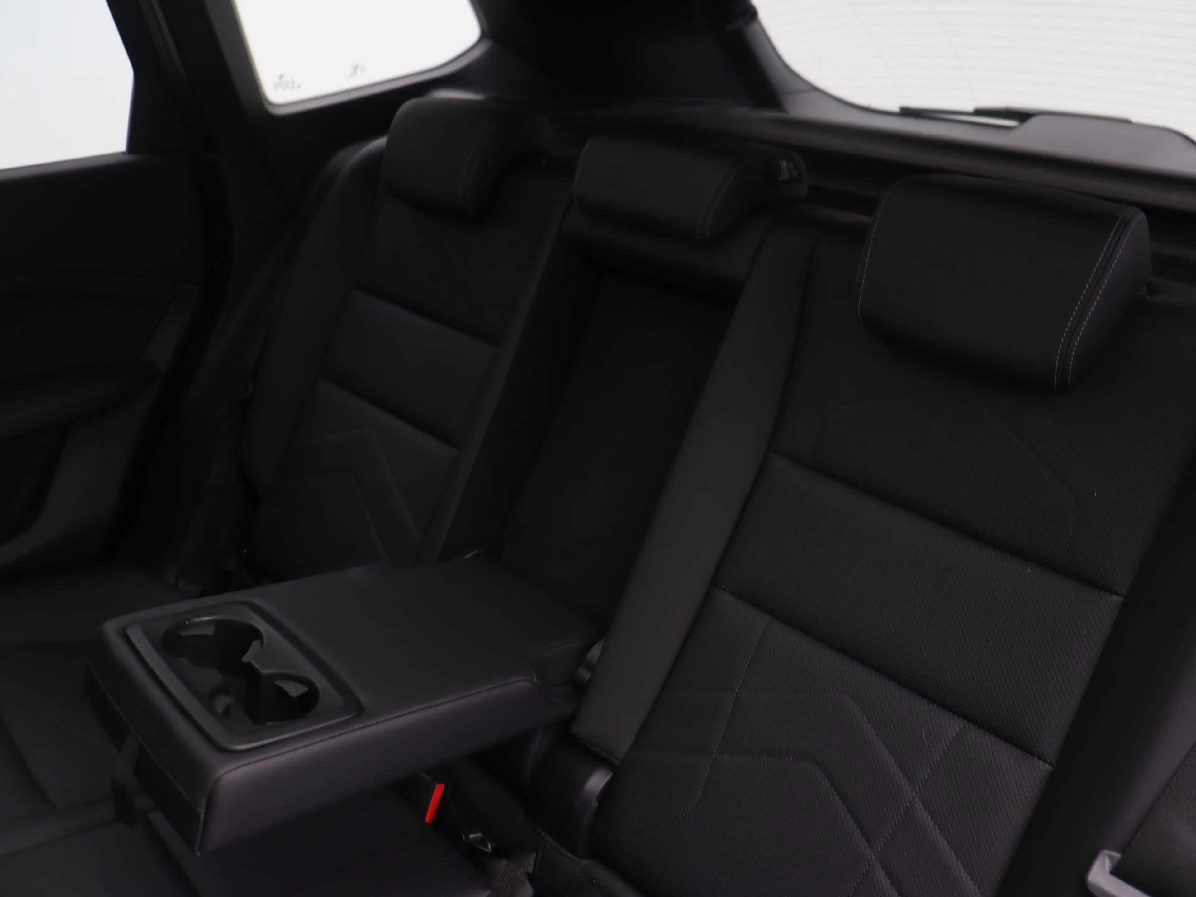 BMW iX1 eDrive20 M Sport Edition — photo 15
