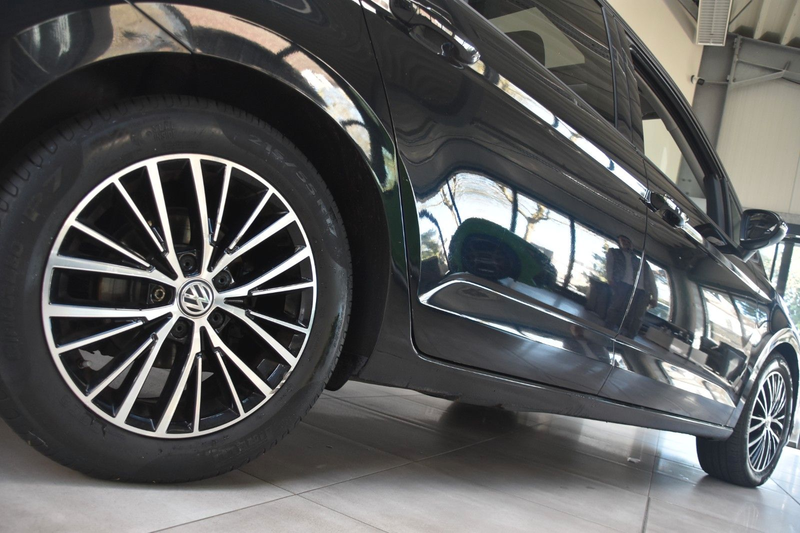 Volkswagen Touran 2.0 TDI Comfortline DSG LED Pano Navi ACC — photo 4