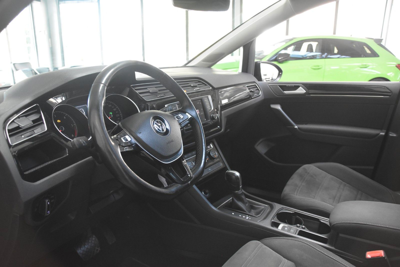 Volkswagen Touran 2.0 TDI Comfortline DSG LED Pano Navi ACC — photo 14