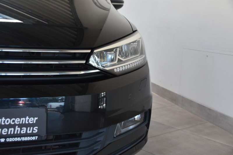 Volkswagen Touran 2.0 TDI Comfortline DSG LED Pano Navi ACC — photo 11