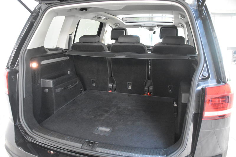 Volkswagen Touran 2.0 TDI Comfortline DSG LED Pano Navi ACC — photo 8