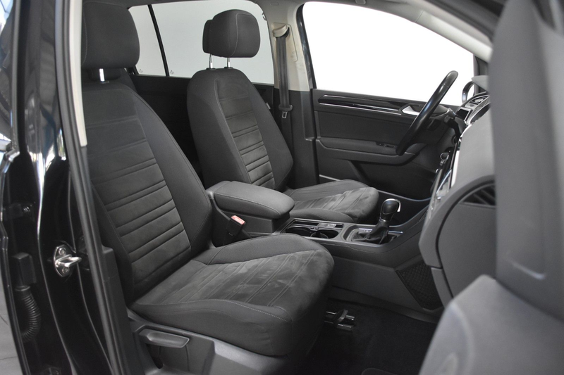 Volkswagen Touran 2.0 TDI Comfortline DSG LED Pano Navi ACC — photo 12