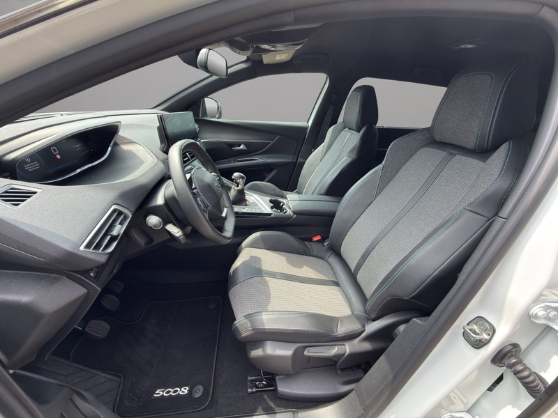Peugeot 5008 Allure Pack PureTech 130 — photo 9