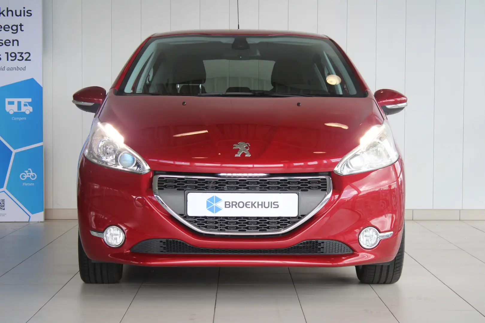 Peugeot 208 1.2 VTi 82-PK Allure | PDC | CLIMATE CONTROL | CRU Rood - 2