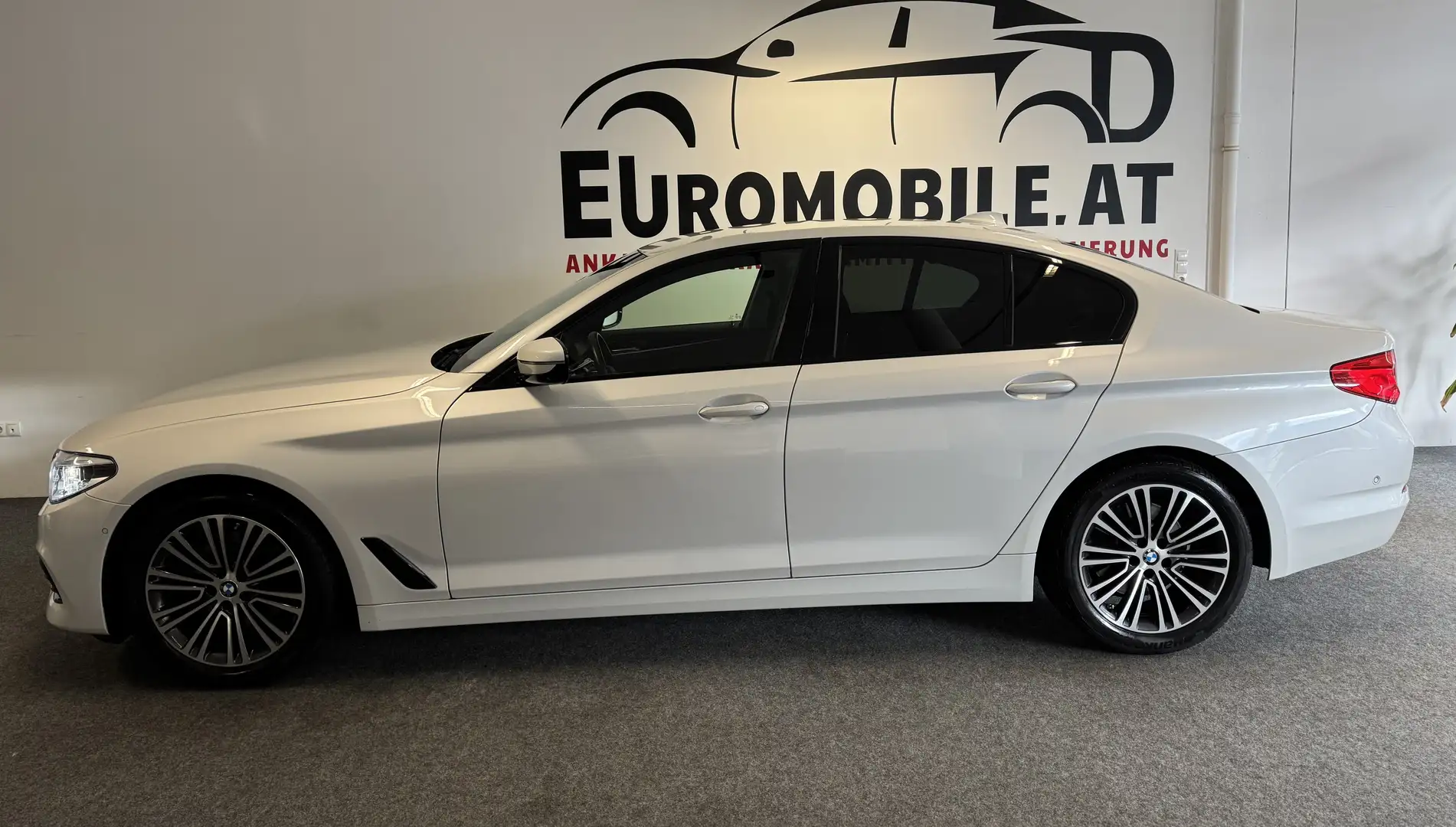 BMW 520 d SportLine*LiveCP*ACC*AmbiL*360°*HU*M-Fahrwerk Wit - 2