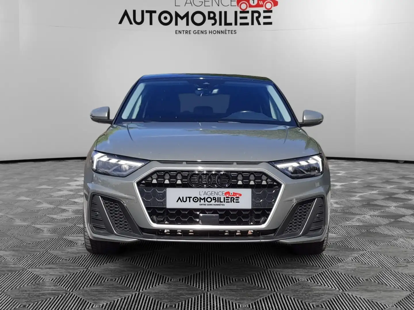 Audi A1 Sportback 25 TFSI S line/ Garantie Audi 09/26 Gris - 2