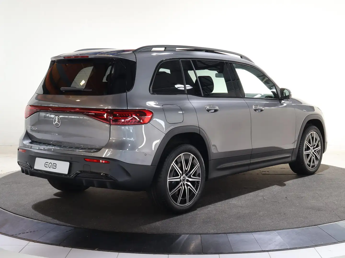 Mercedes-Benz EQB 250 250+ Business Solution AMG 71 kWh | Panoramaschuif Szürke - 2