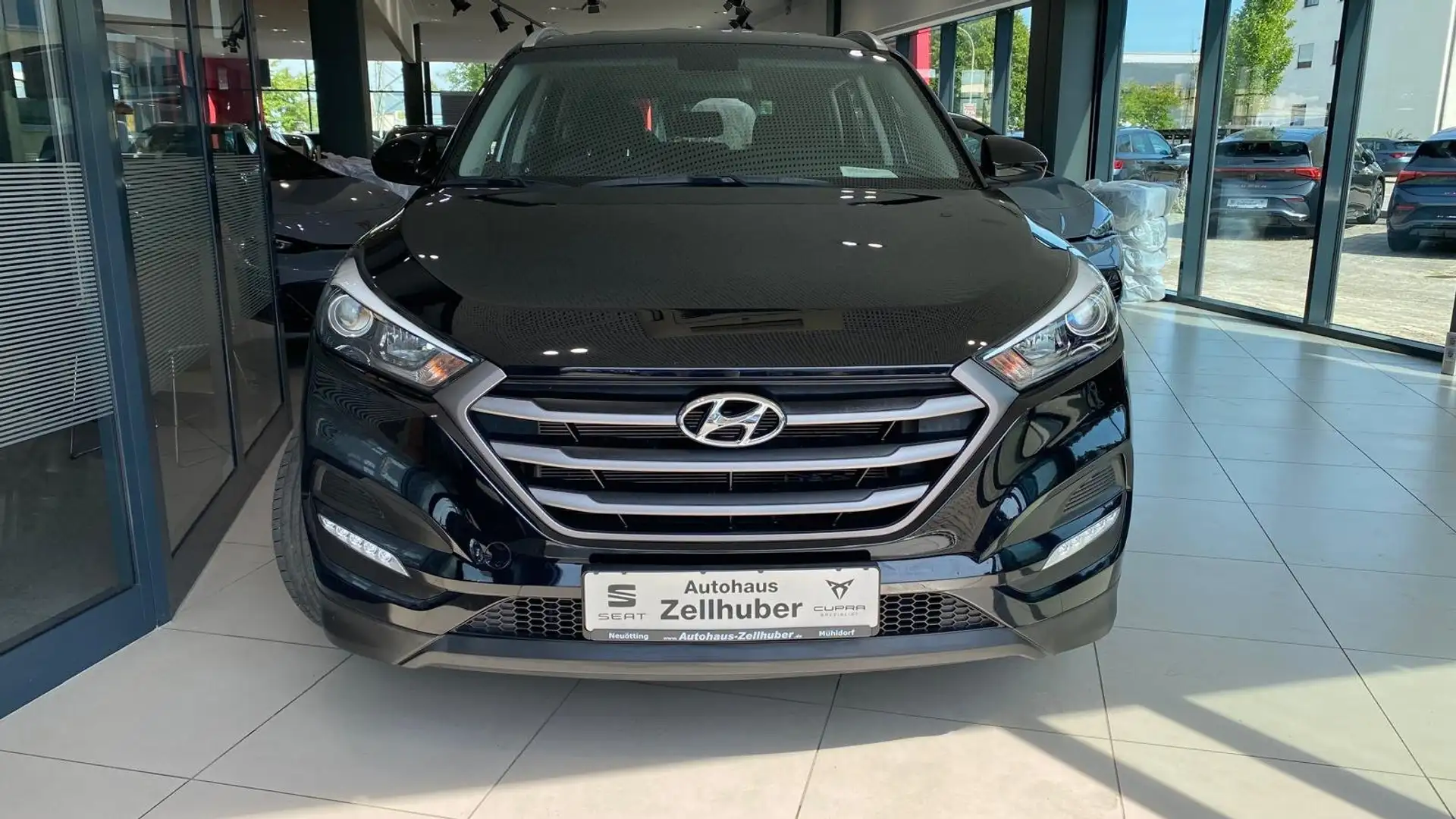 Hyundai TUCSON 1.6 GDi 2WD *Navi*Kamera*8-Fach* Schwarz - 2